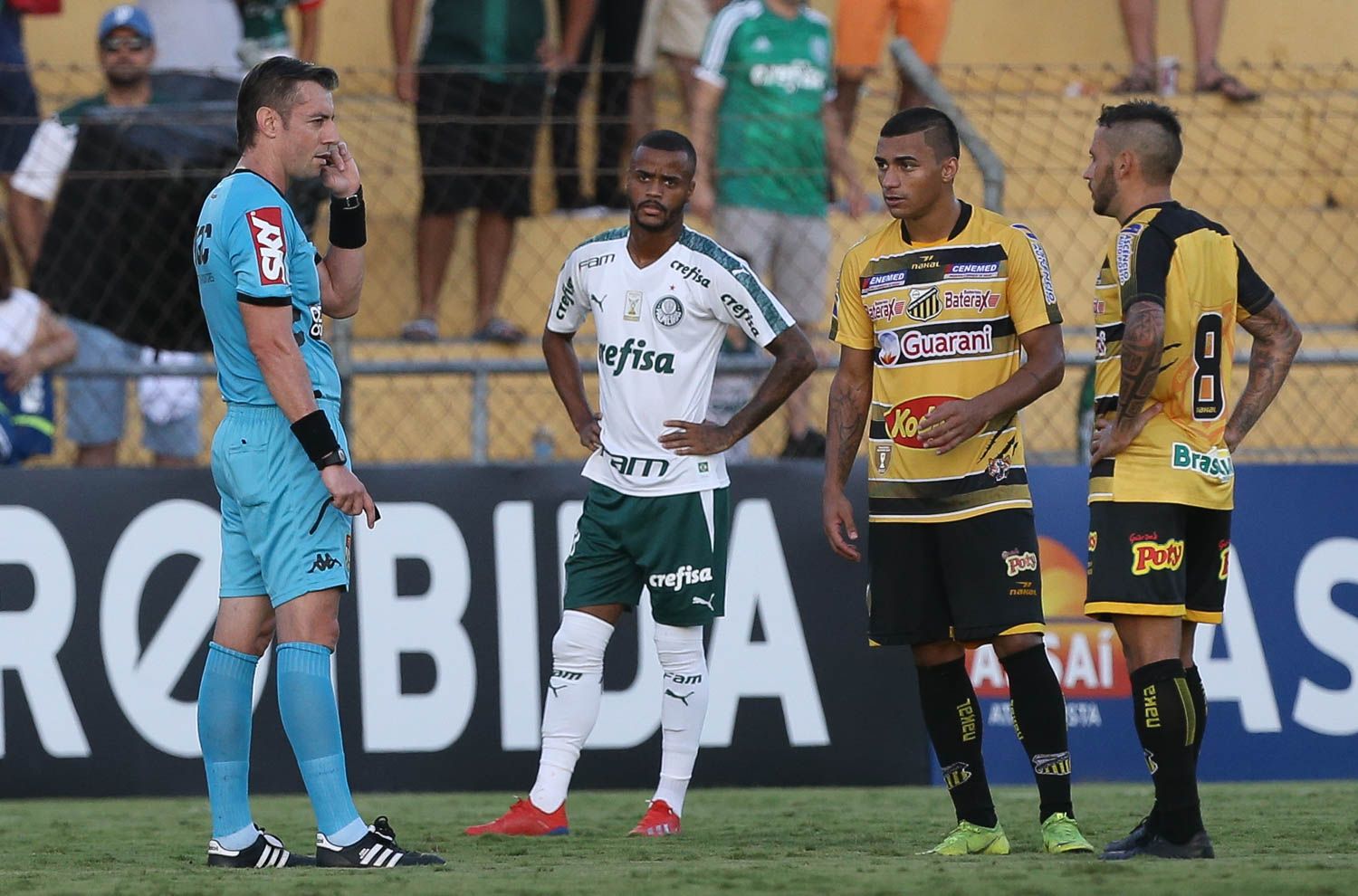 VAR gerou polêmica em partida do Palmeiras