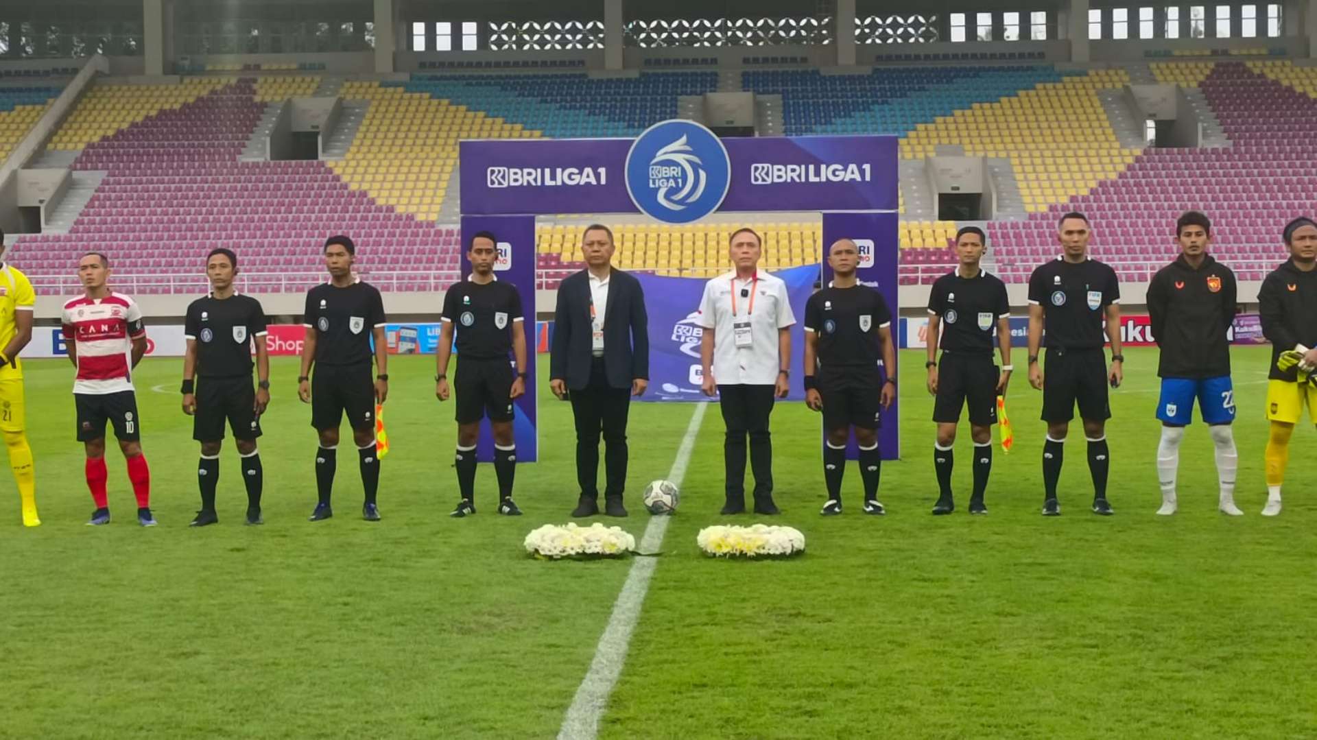Direktur Operasional PT LIB Sudjarno - Ketua Umum PSSI Mochamad Iriawan Liga 1