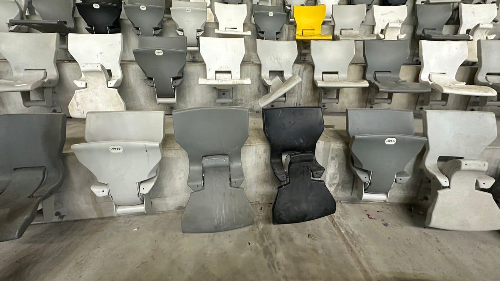 Cadeiras quebradas na Arena MRV, estádio do Atlético-MG