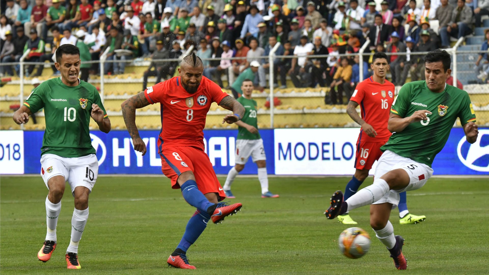 050917 WC QUALIFYING Arturo Vidal Jhasmani Campos