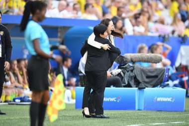 นวลพรรณ ล่ำซำ