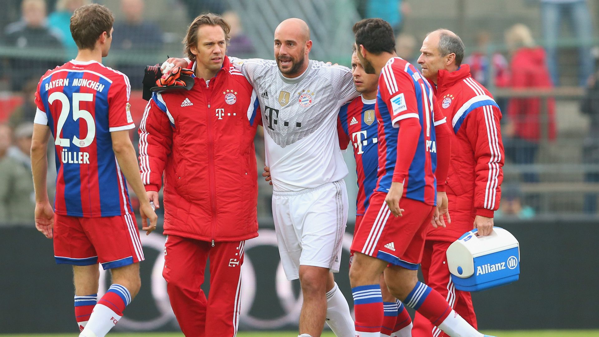 Pepe Reina Bayern Munchen Paulaner Cup 10062014
