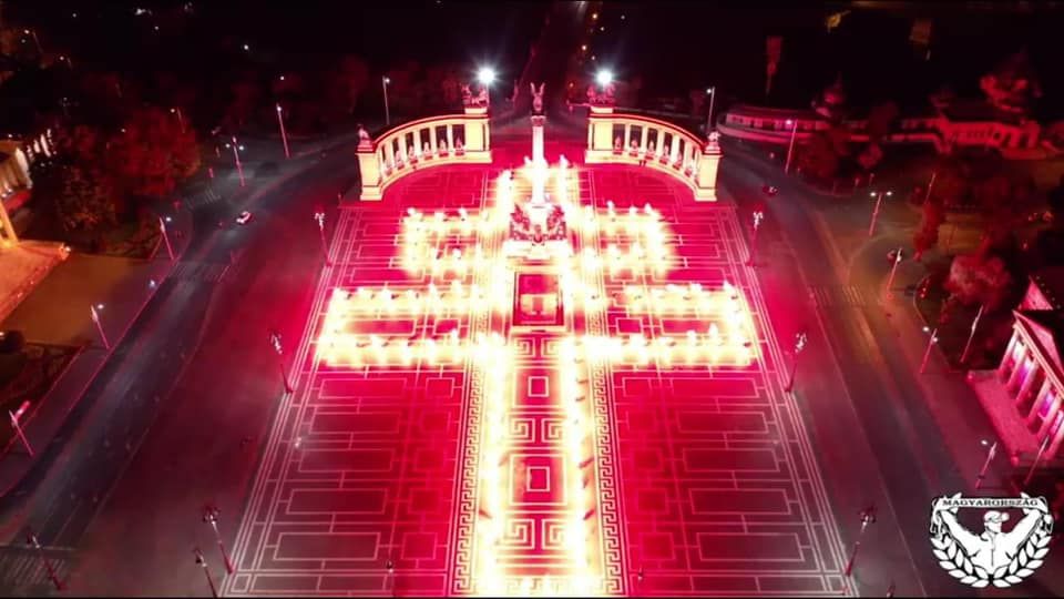 Szurkolók a Hősök terén
