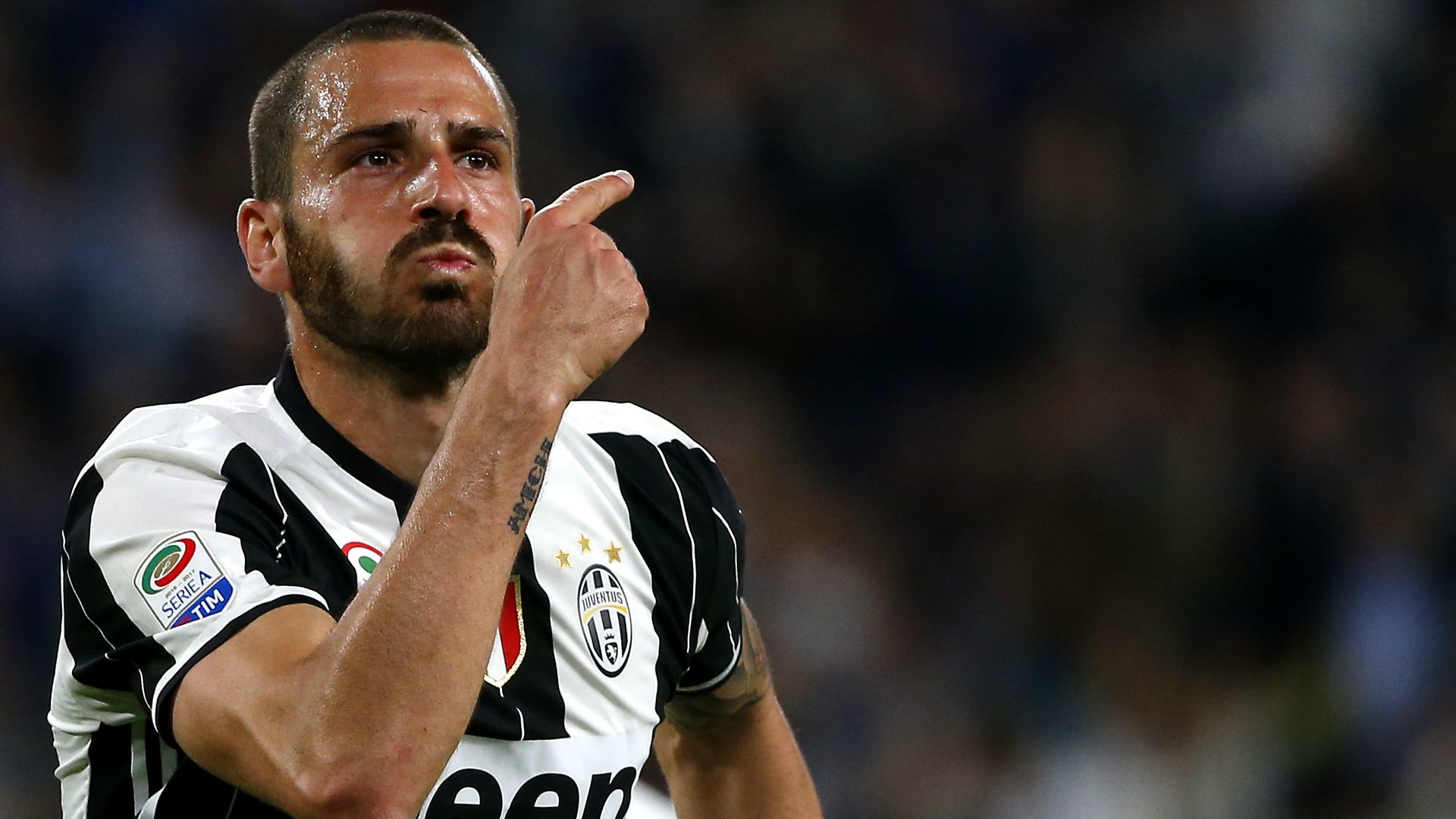Leonardo Bonucci celebrates Juventus Genoa Serie A 23042017