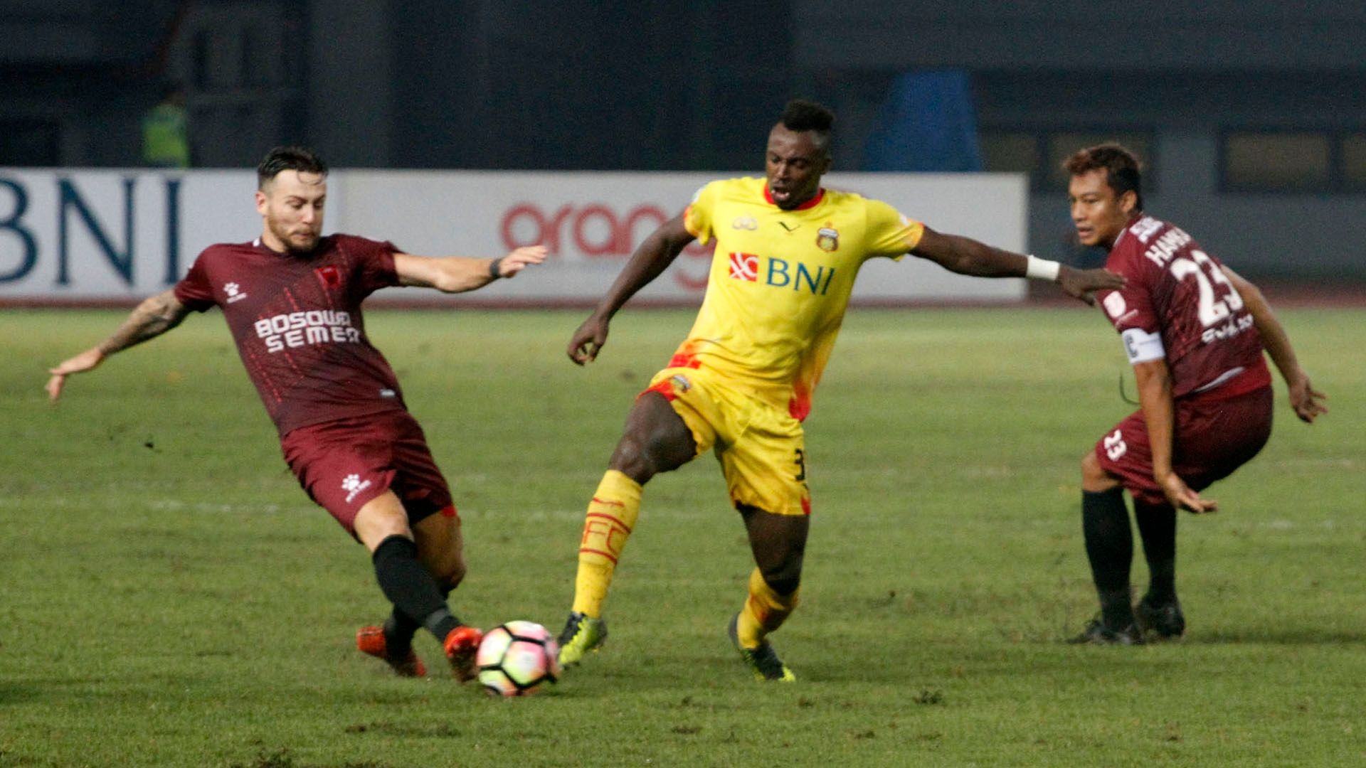 Guy Junior - Bhayangkara FC & Steven Paulle - PSM Makassar Pekan Ke-30