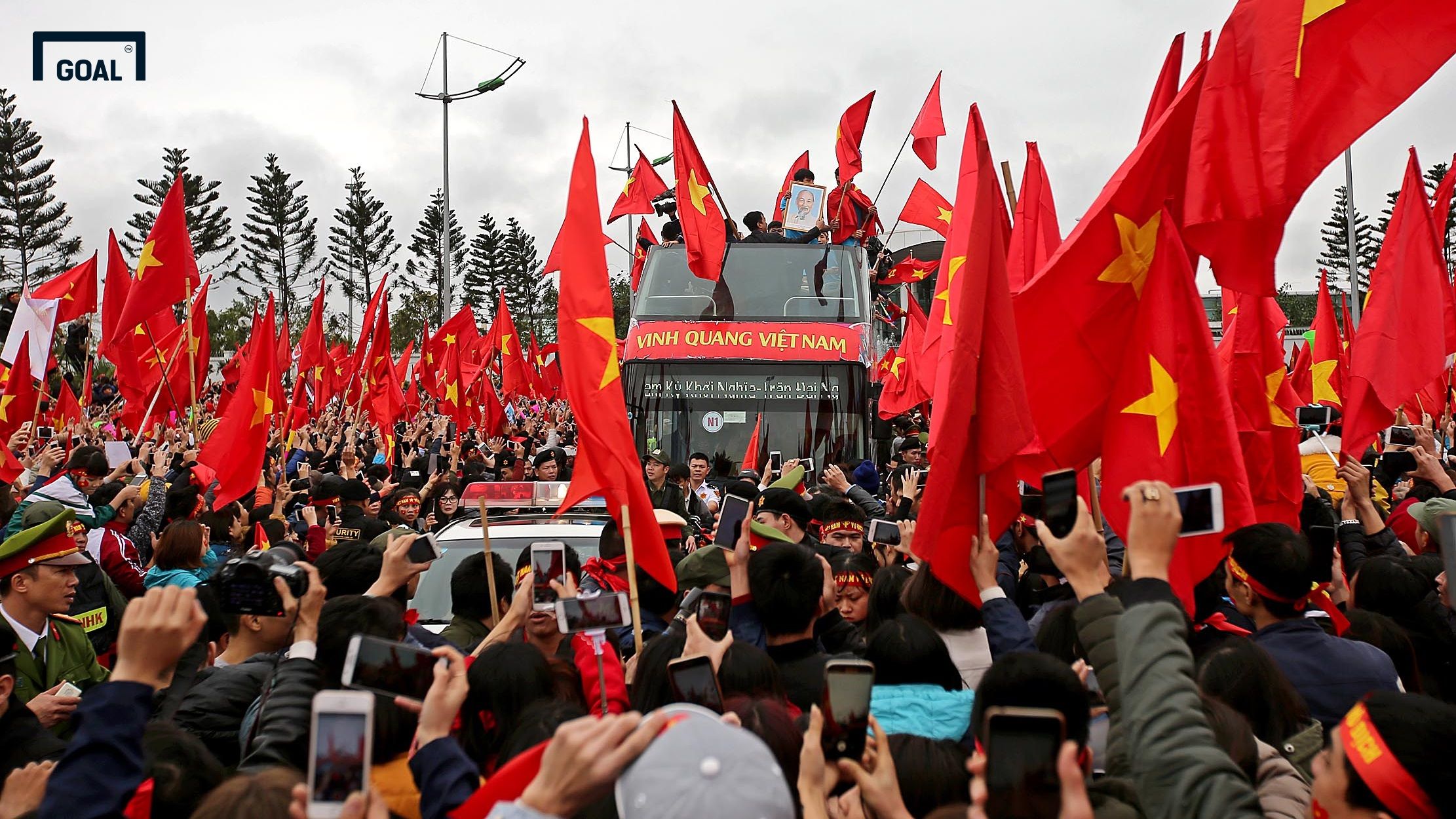 U23 Việt Nam diễu hành từ sân bay Nội Bài về nội thành Hà Nội 28/1