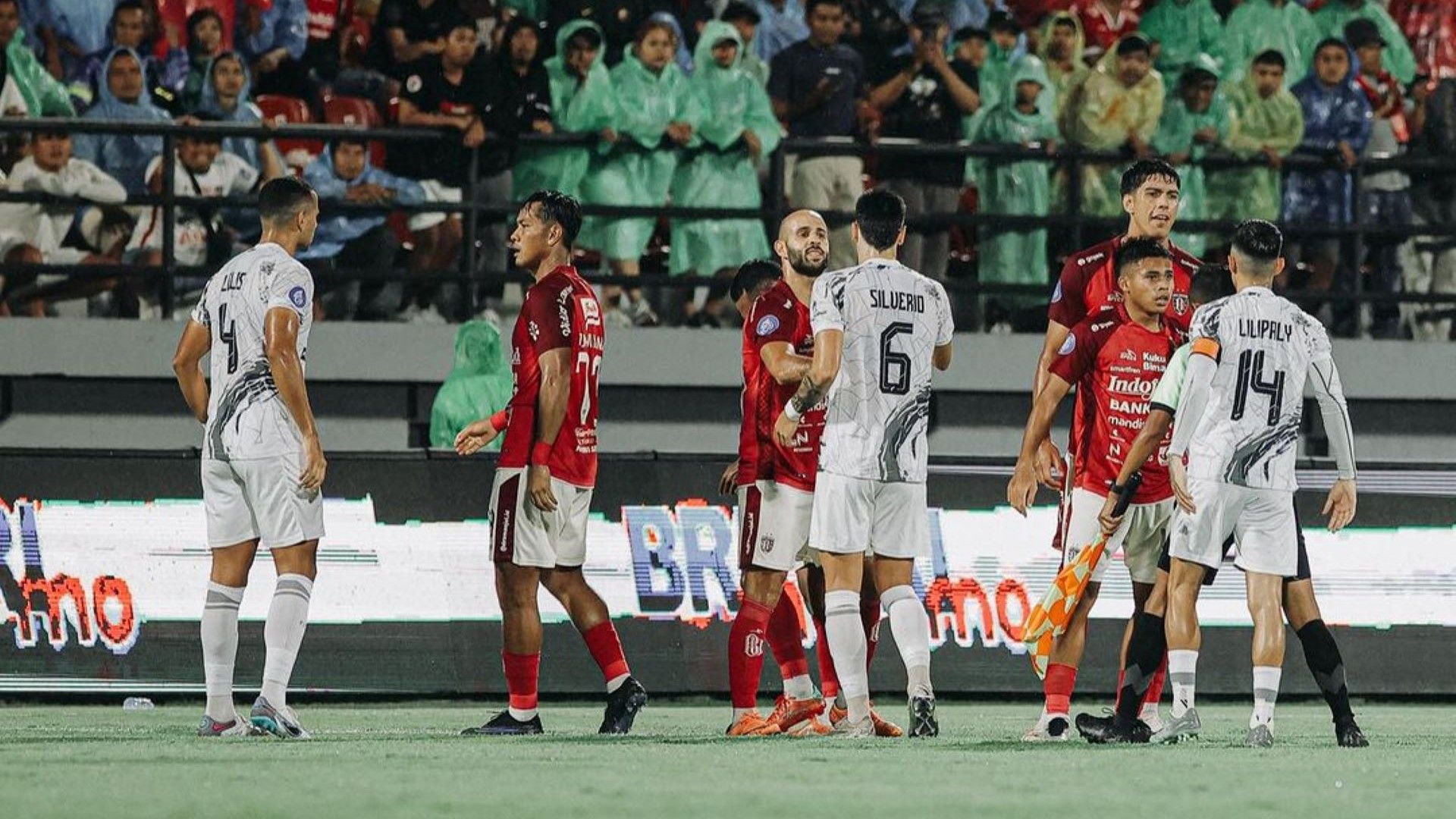 Bali United vs Borneo FC 12112023