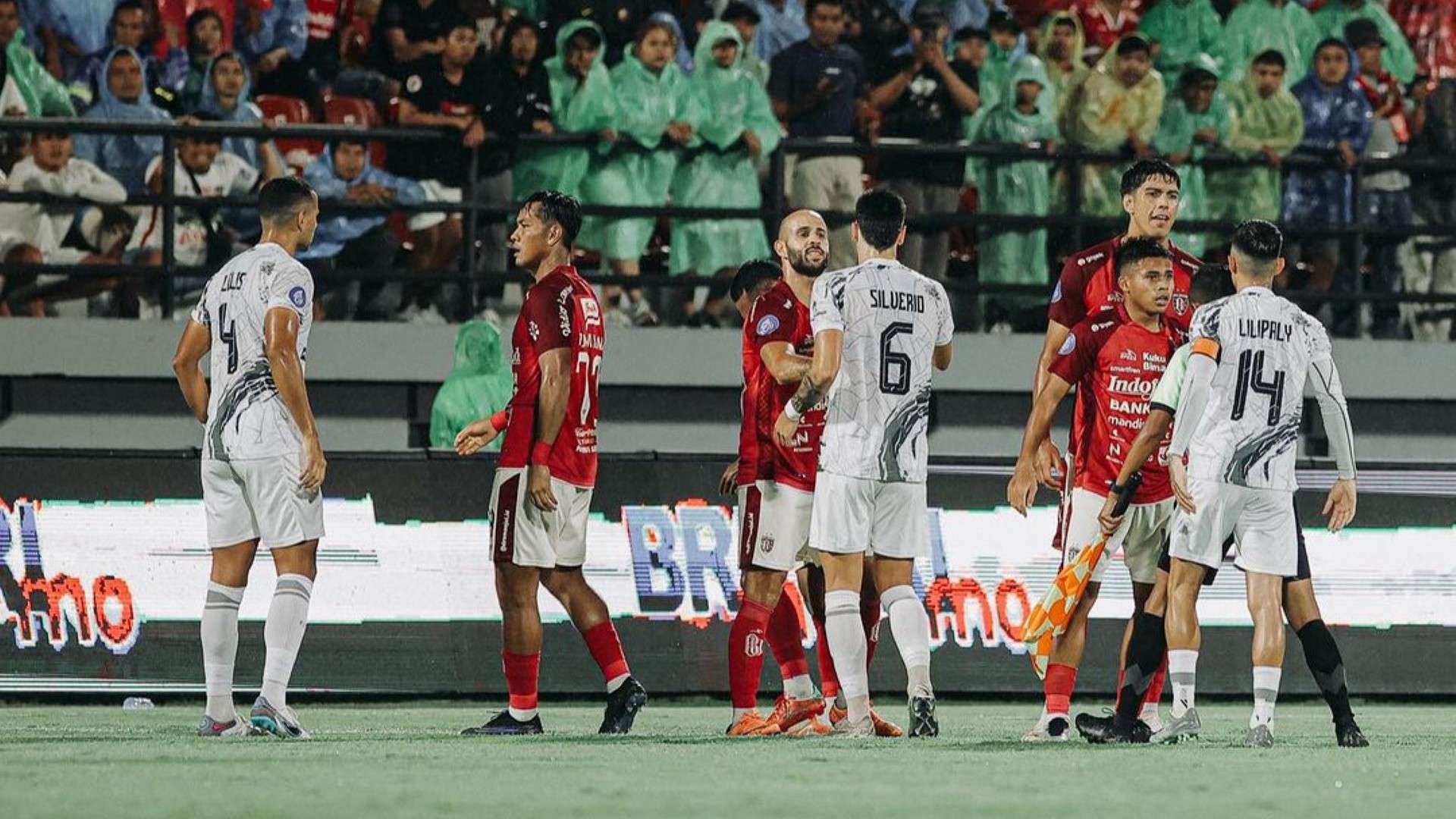 Bali United vs Borneo FC 12112023