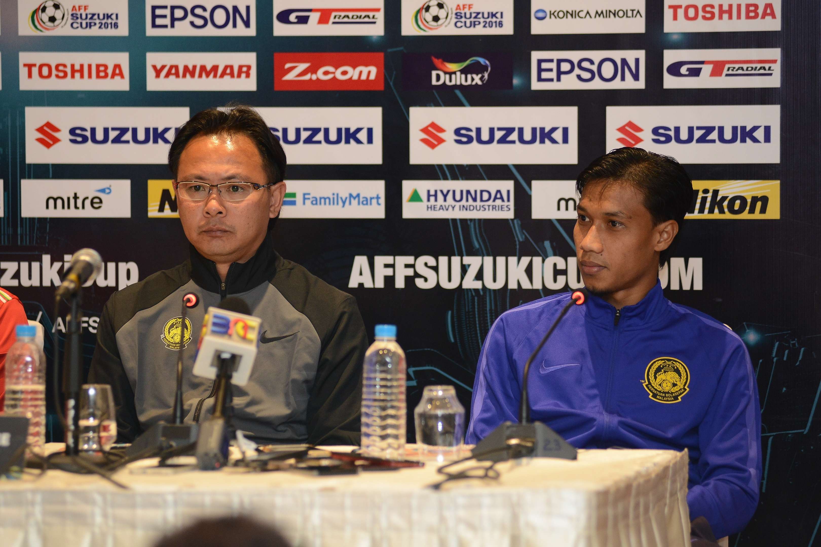 Malaysia's Ong Kim Swee and Baddrol Bakhtiar - 2016 AFF Suzuki Cup 25/11/16