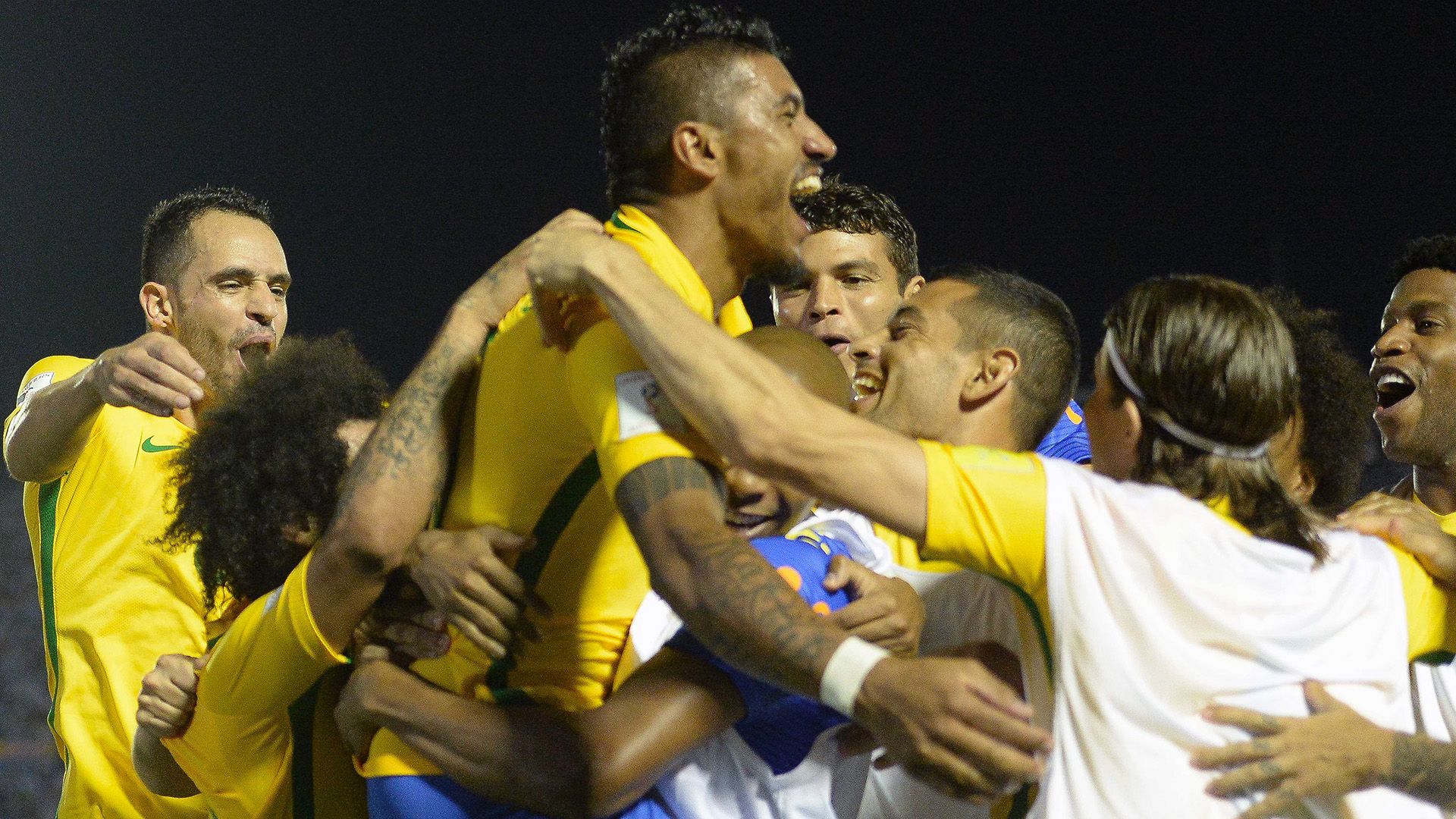 Paulinho Uruguai Brasil Eliminatorias 23032017