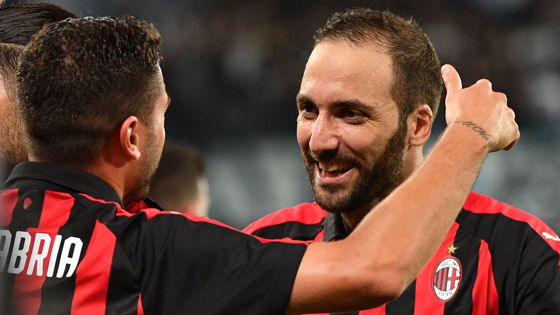 Gonzalo Higuain Davide Calabria Milan 25082018