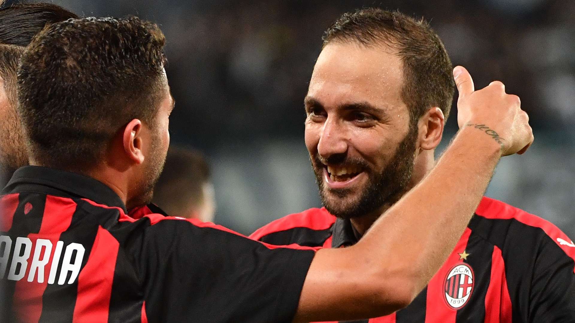 Gonzalo Higuain Davide Calabria Milan 25082018