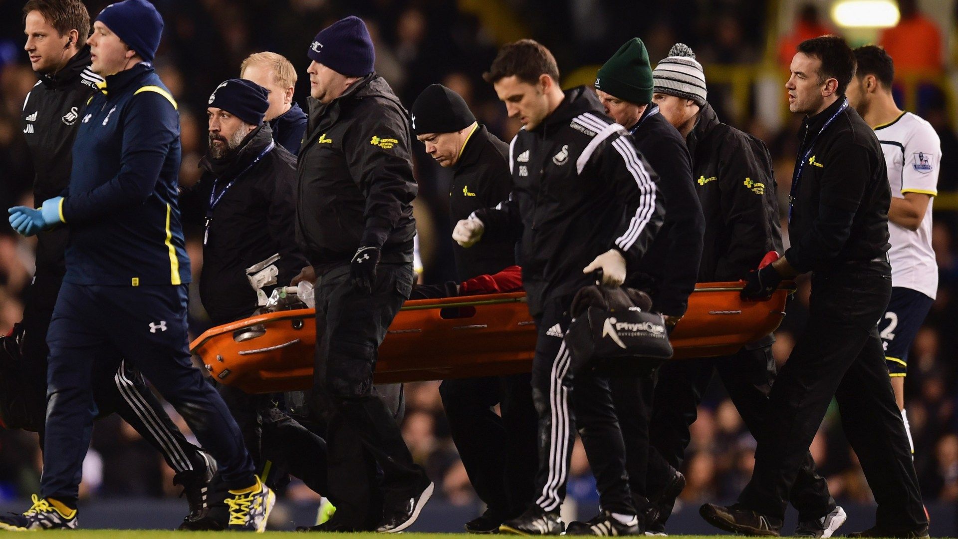 Bafetimbi Gomis Tottenham Swansea 2015