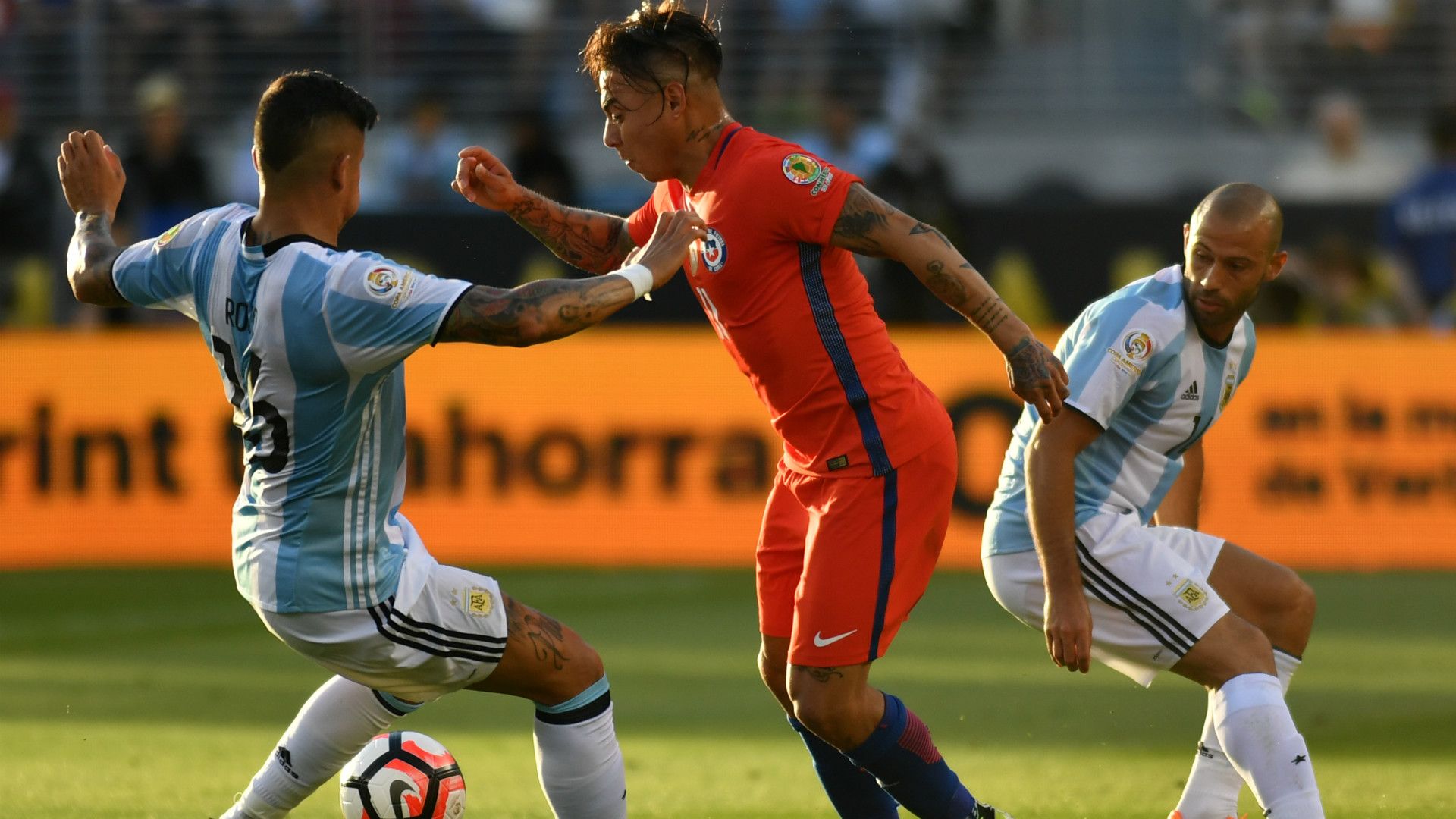Marcos Rojo Eduardo Vargas Javier Mascherano Argentina Chile Group D Copa America Centenario 06062016
