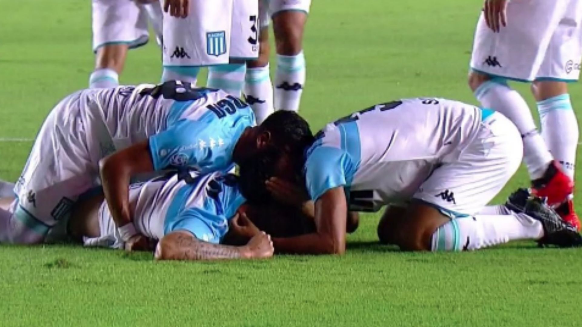 230219 Racing Independiente Celebración gol Alejandro Donatti