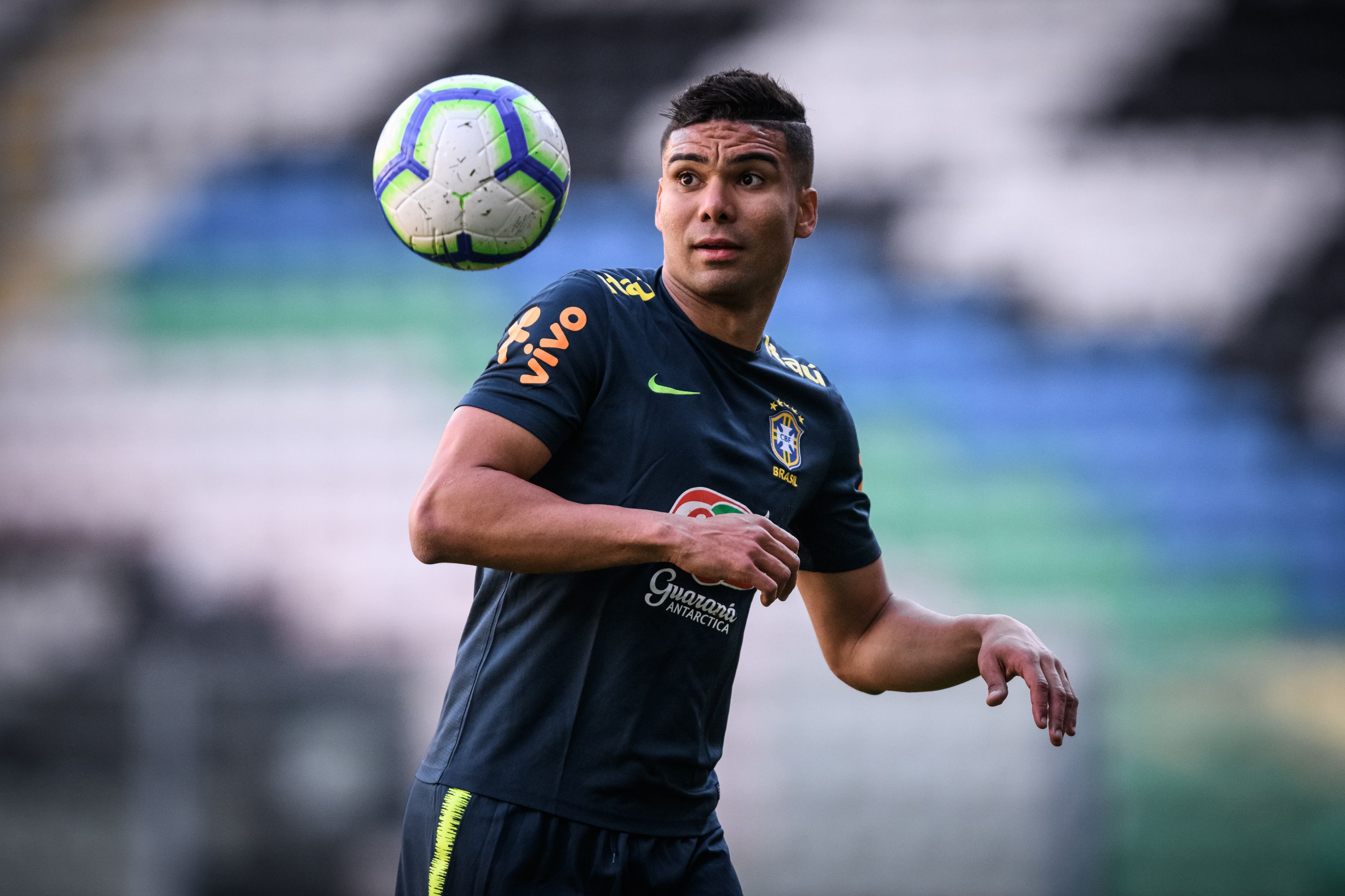 Casemiro treina com a seleção brasileiro em Porto antes de amistoso da seleção