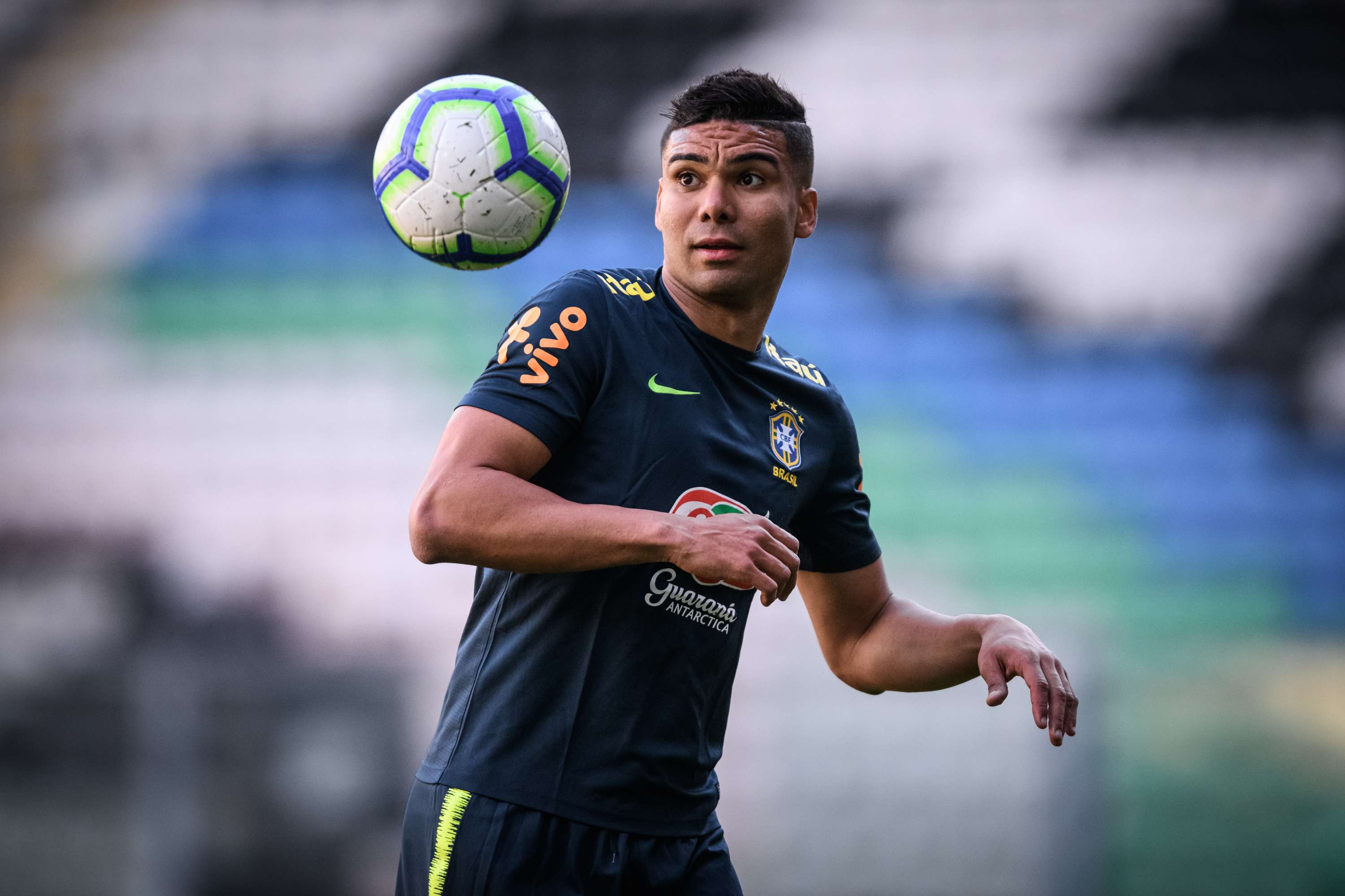 Casemiro treina com a seleção brasileiro em Porto antes de amistoso da seleção