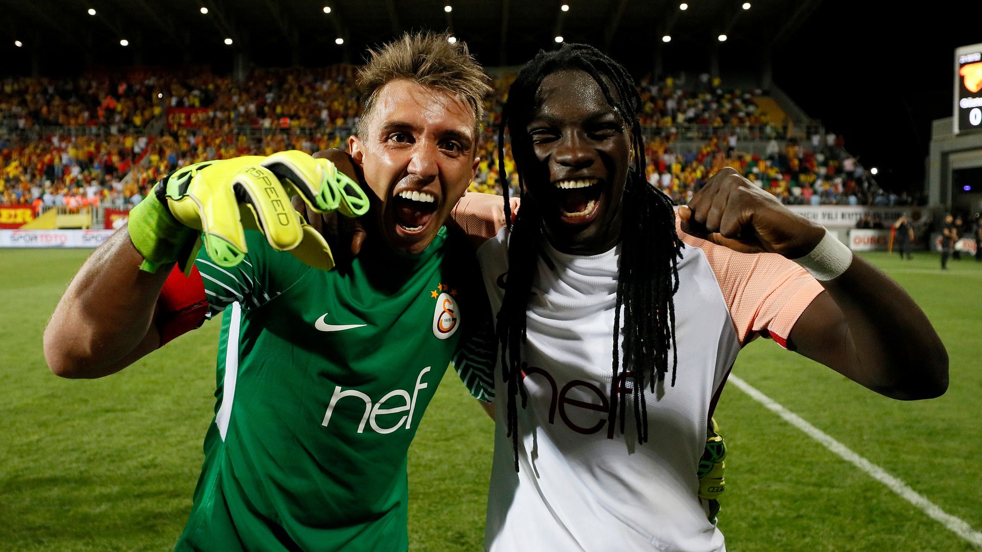 Bafetimbi Gomis Fernando Muslera