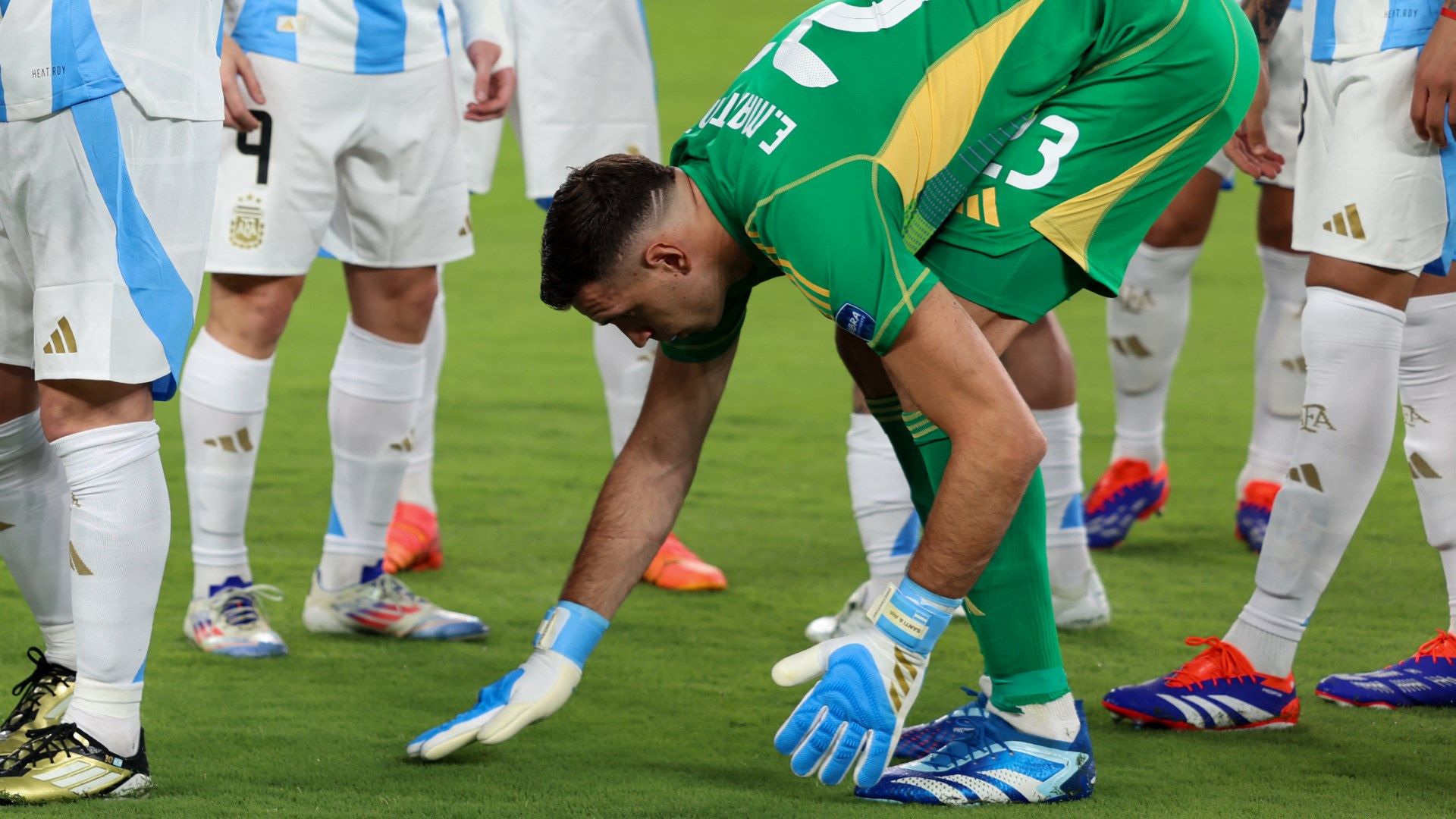 Emi Martinez Metlife turf