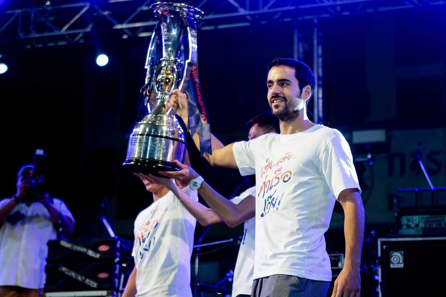 จะยังไงก็ฉลอง