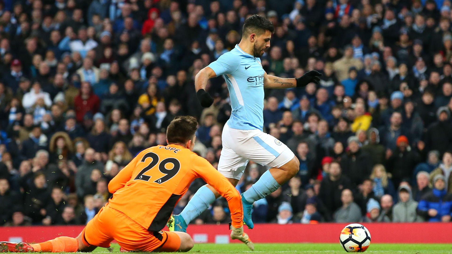 Sergio Aguero Nick Pope Manchester City Burnley 06012018