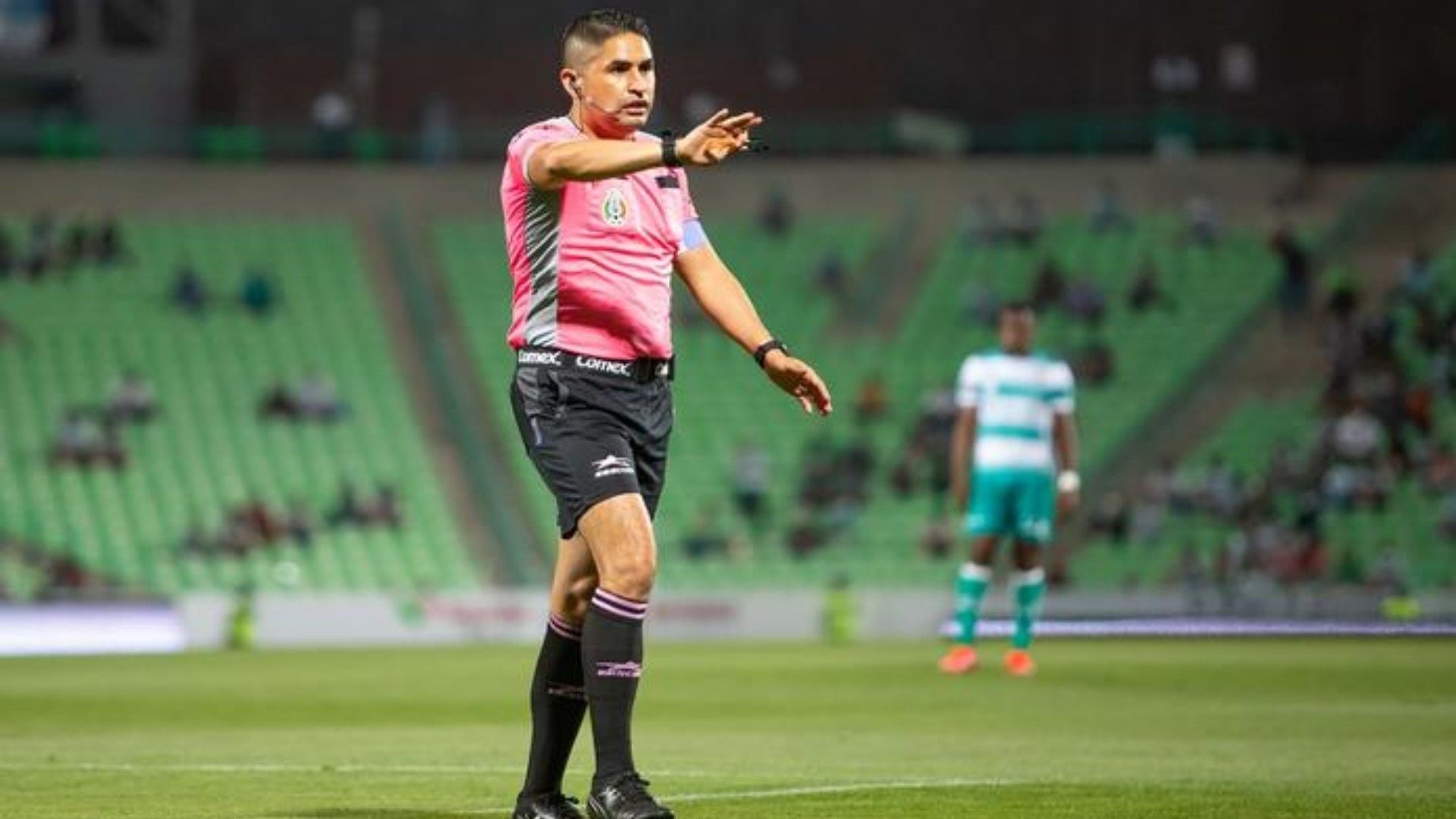 Óscar Mejía Árbitro