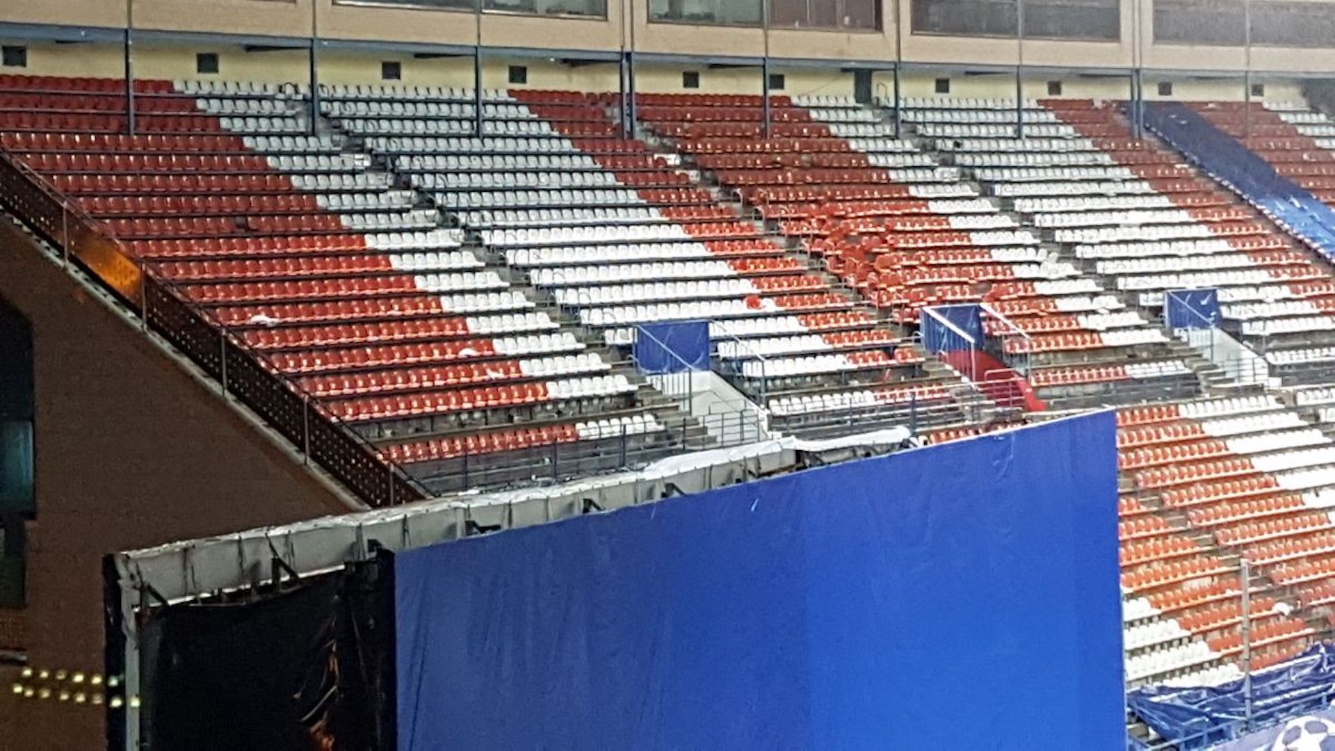 Desperfectos en la grada del Vicente Calderón