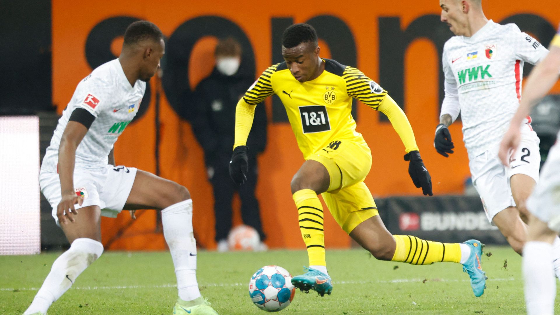 YOUSSOUFA MOUKOKO BORUSSIA DORTMUND BUNDESLIGA 27022022