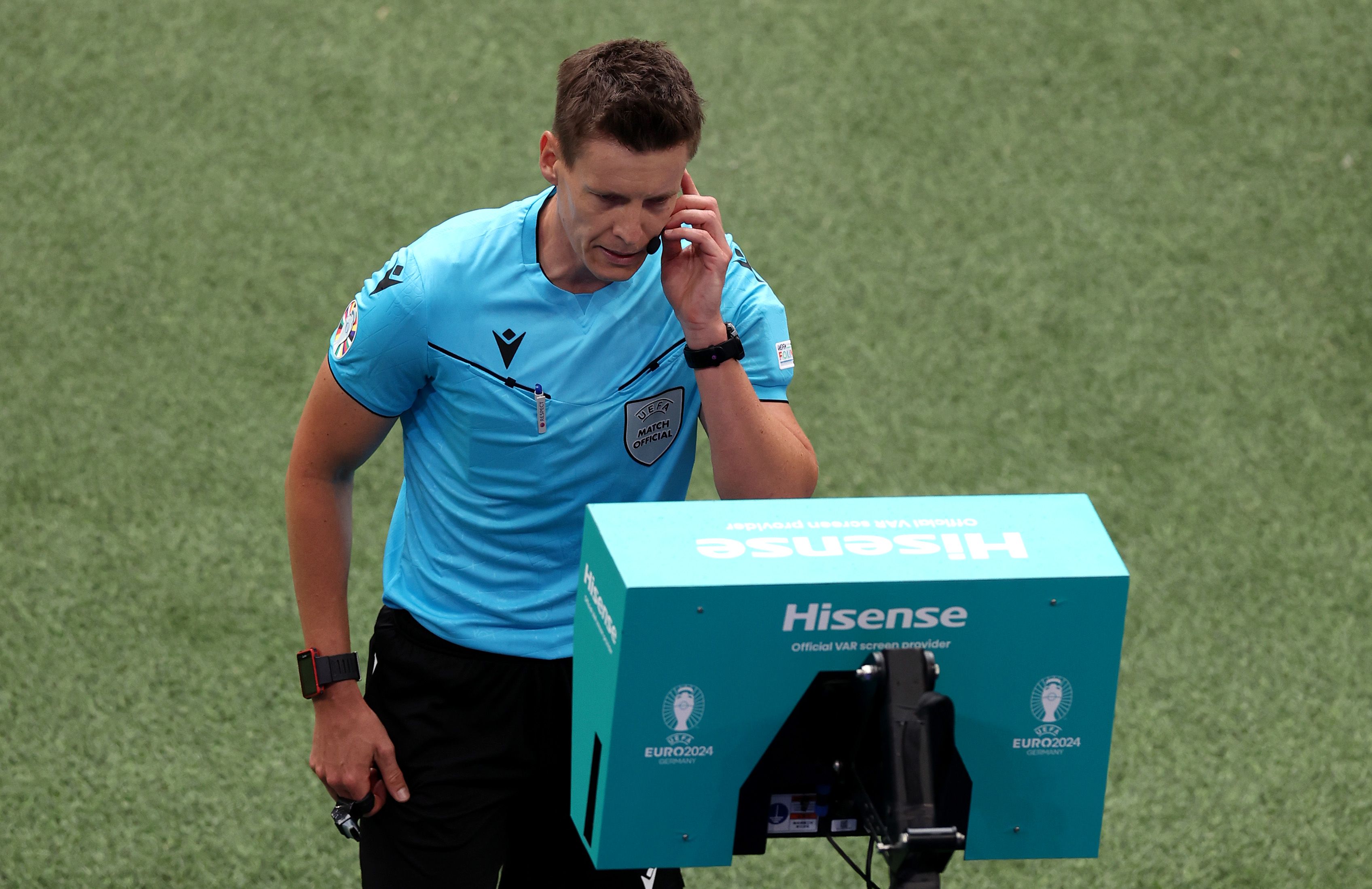 var referee