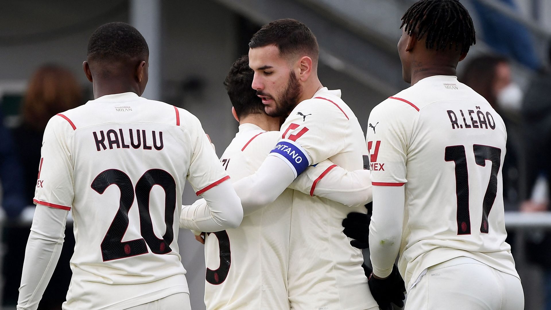 AC Milan celebrate Theo Hernandez goal vs Venezia 2021-22
