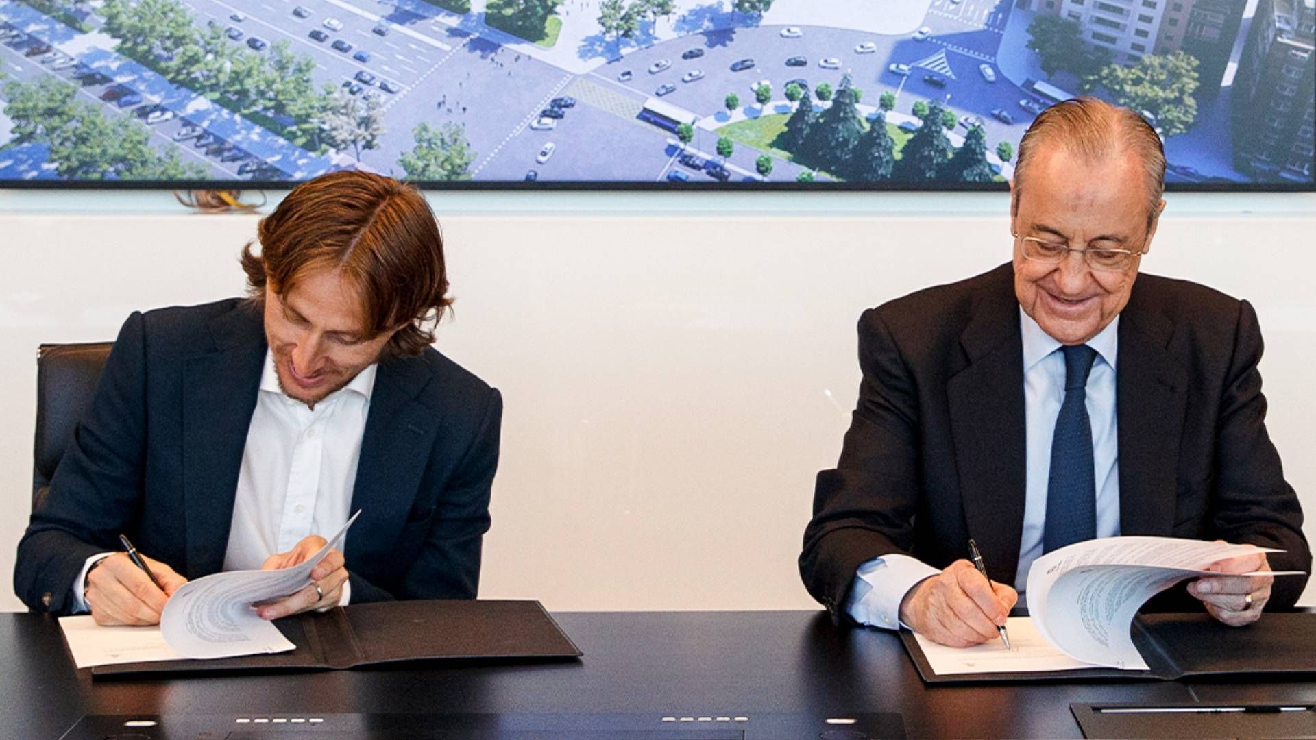 Real Madrid Luka Modric 2022 Renovación Firma Florentino Pérez