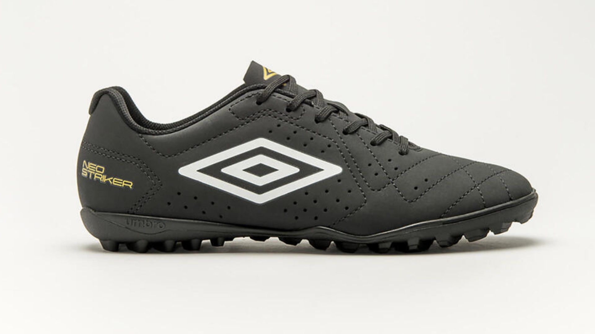 Chuteira Umbro