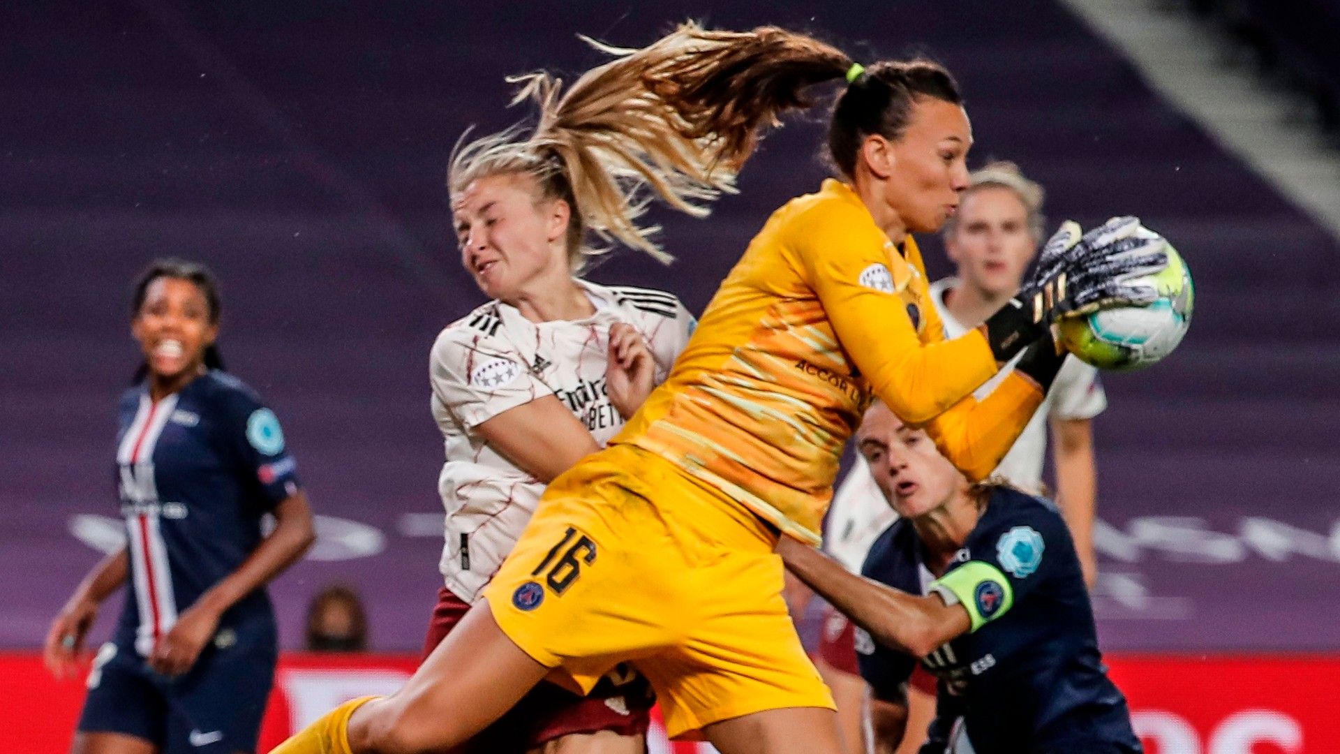 PSG Arsenal Champions femenina Christiane Endler