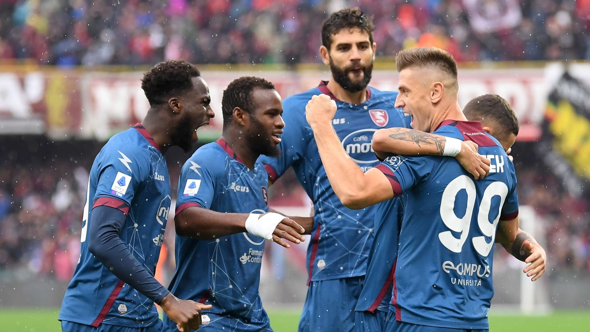 Salernitana celebrating 2022