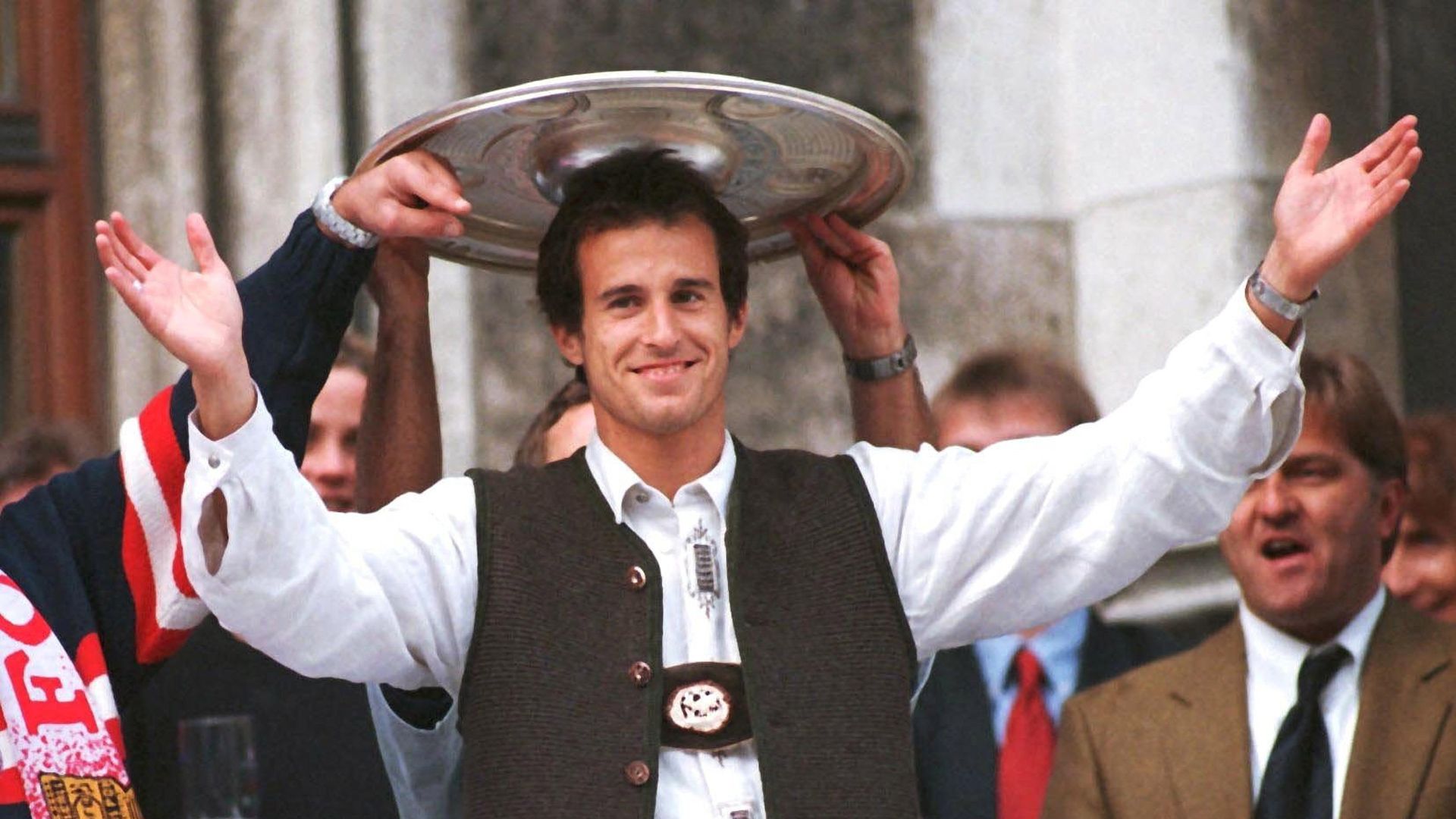 Mehmet Scholl FC Bayern Meister Meisterschale