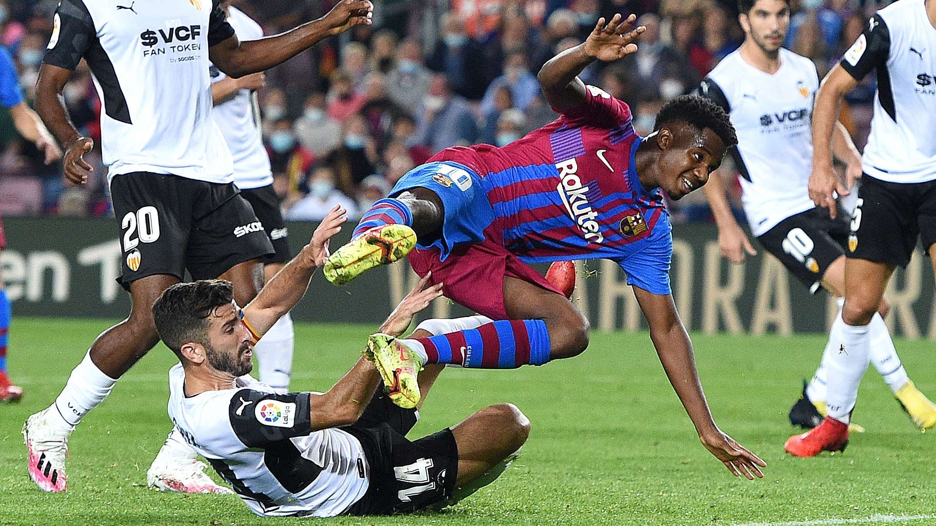 Gayá comete penalti sobre Ansu Fati en el Barcelona vs. Valencia