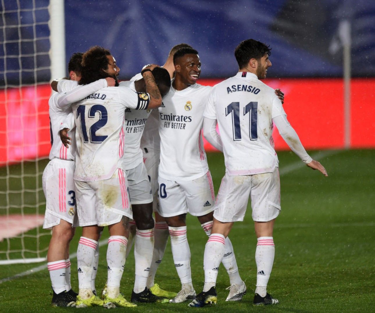 Foto futbolistas real madrid festejando