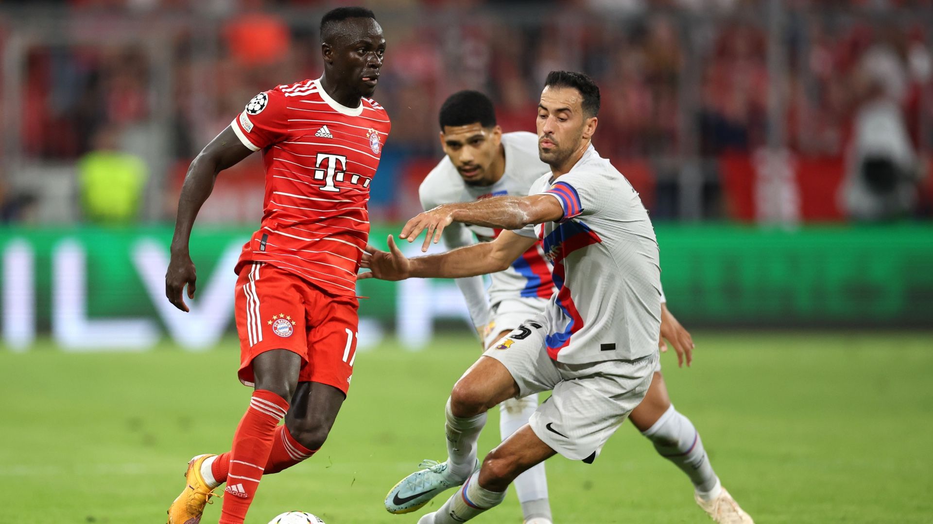 Sadio Mane Sergio Busquets FC Bayern Barcelona 2022