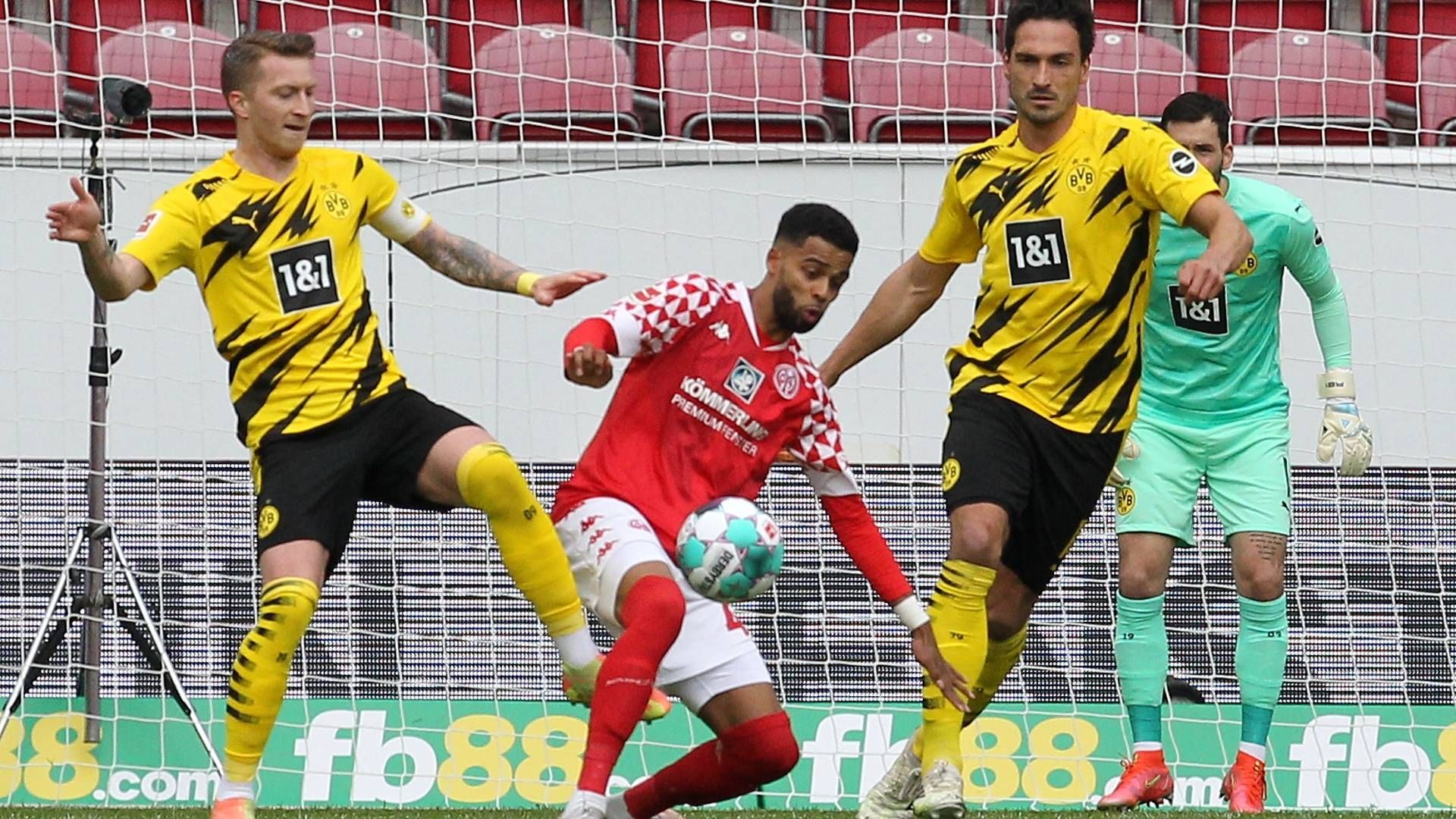 Jeremiah St. Juste Mainz 05 Marco Reus Mats Hummels Borussia Dortmund