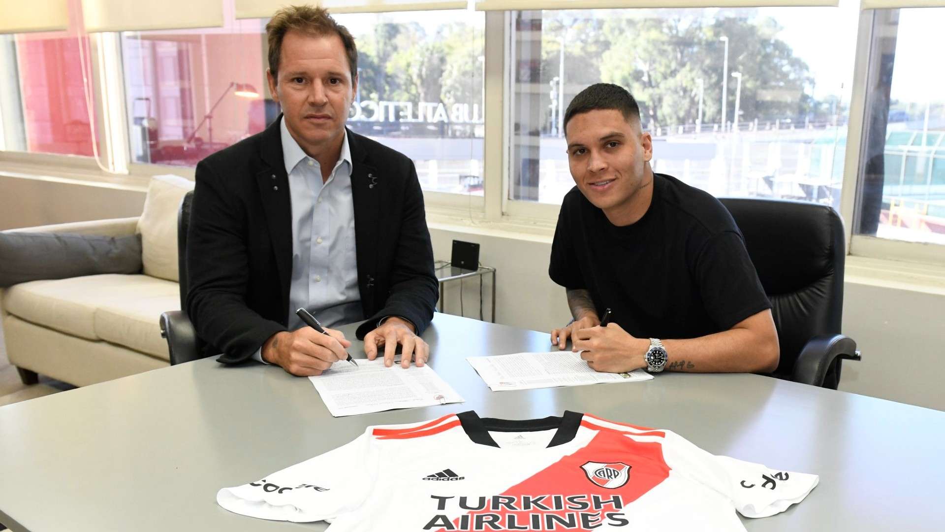 Juanfer Quintero Jorge Brito Firma River 31012022