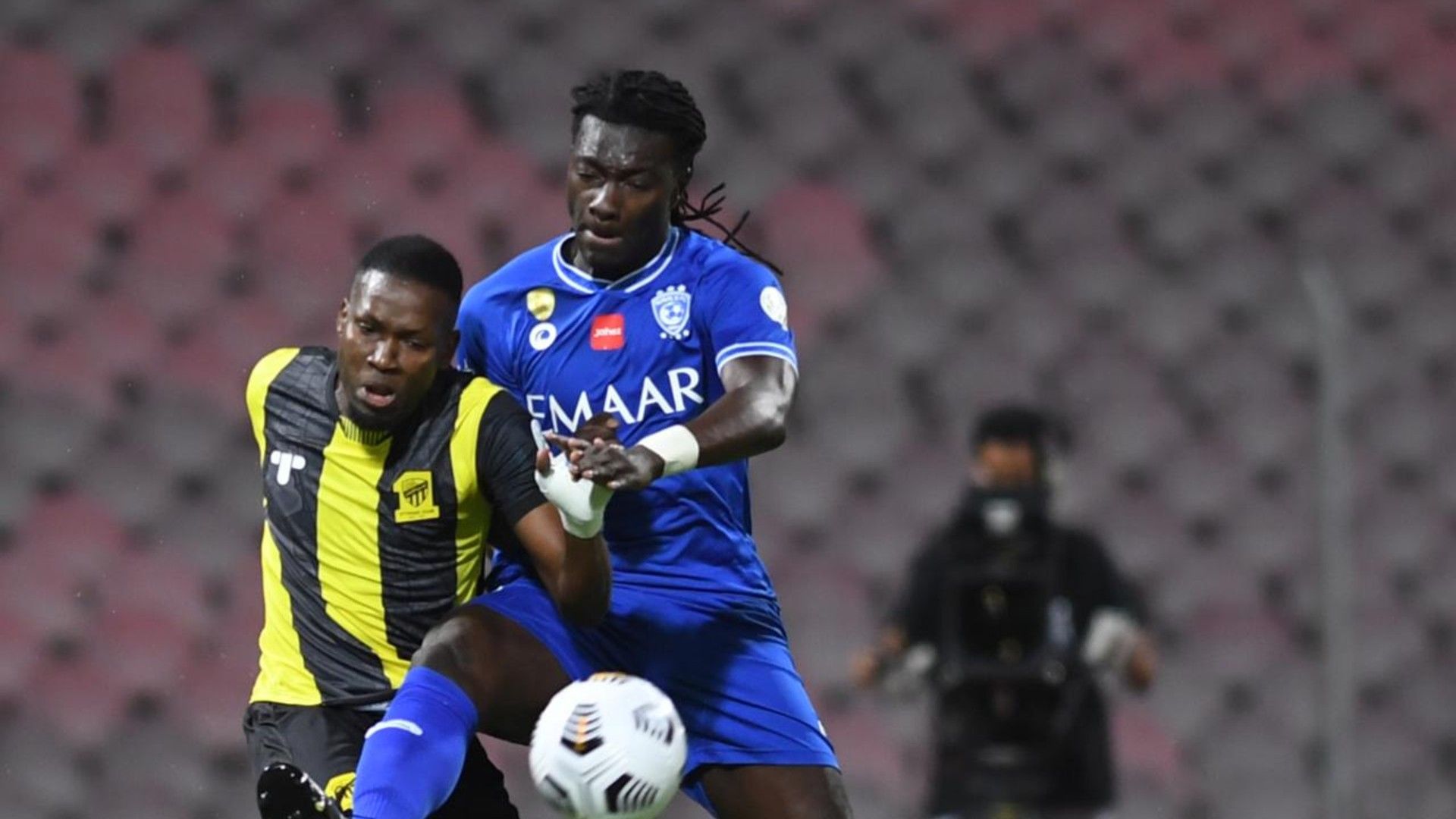 Omar Hawsawi - Bafetimbi Gomis - hilal - ittihad 9-4-2021