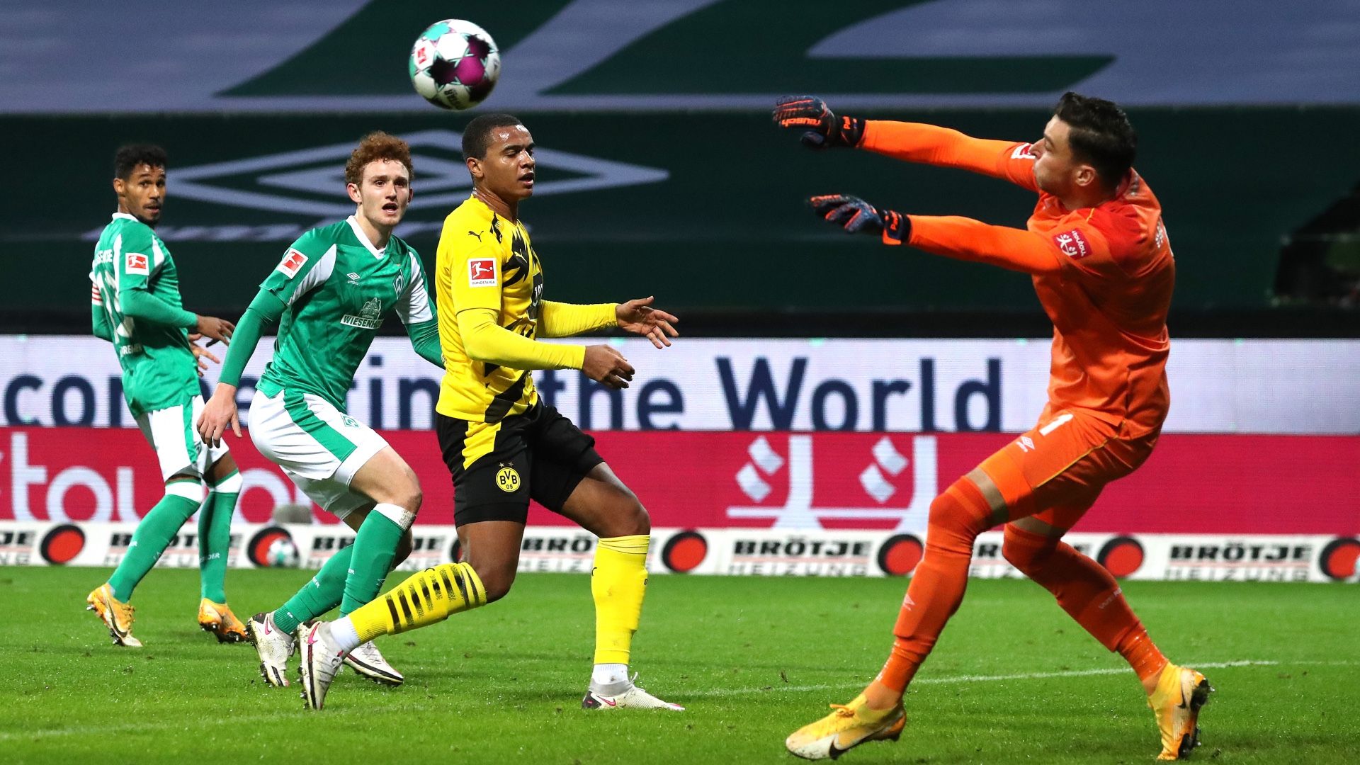 Jiri Pavlenka Manuel Akanji Werder Bremen Borussia Dortmund Bundesliga 15122020