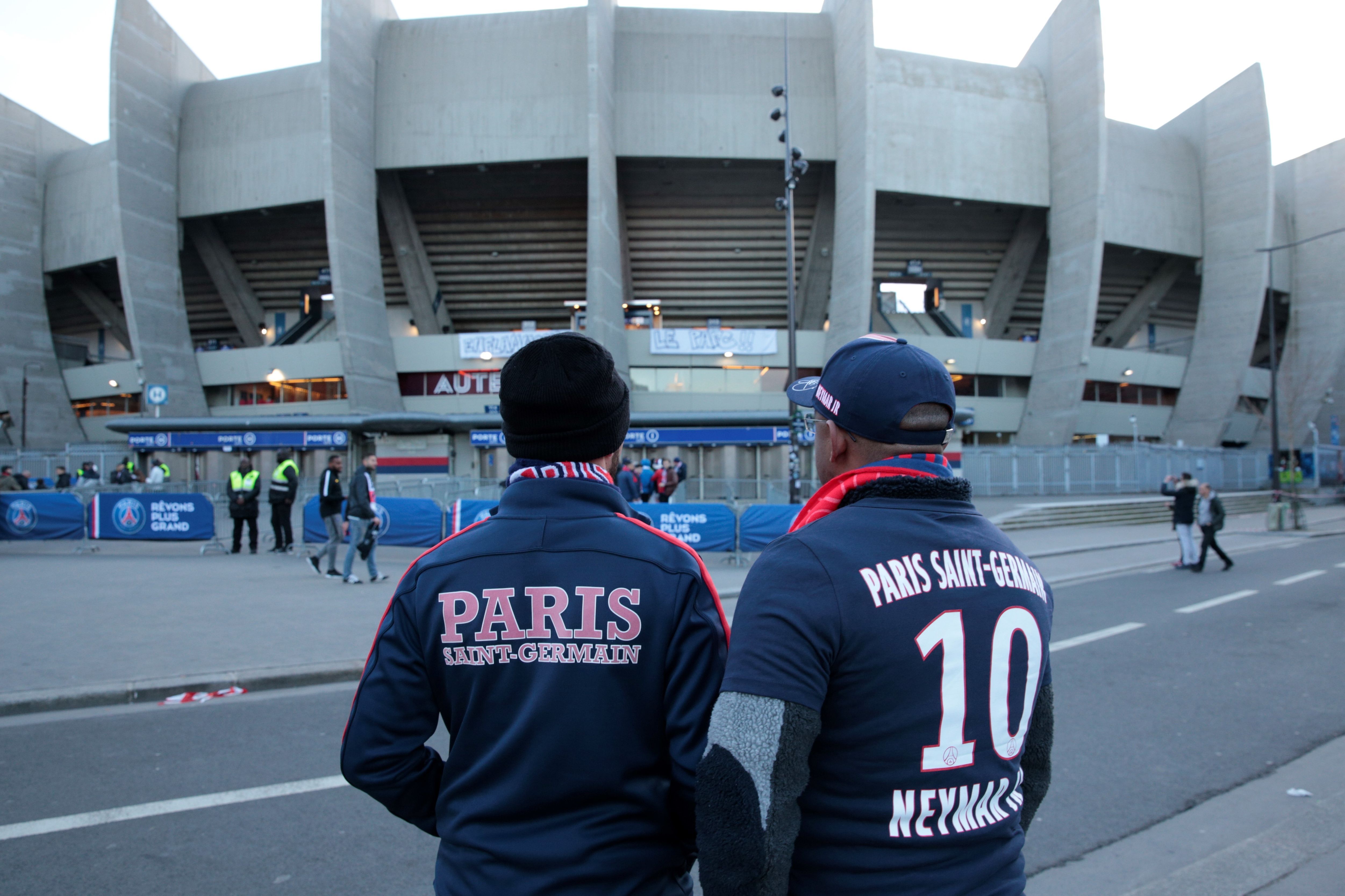 Le PSG aimerait racheter le Parc mais le prix demandé lui paraît indécent.