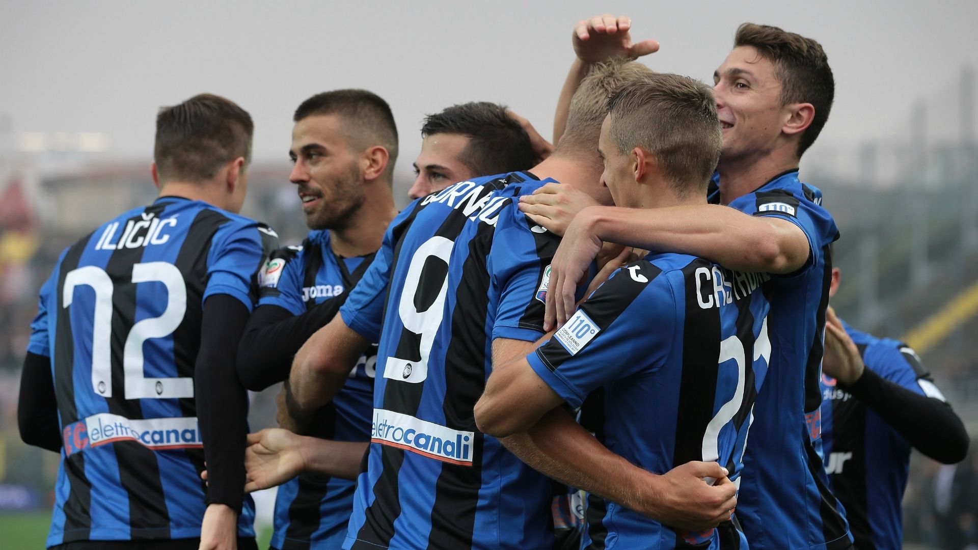 Atalanta celebrating Serie A 10222017