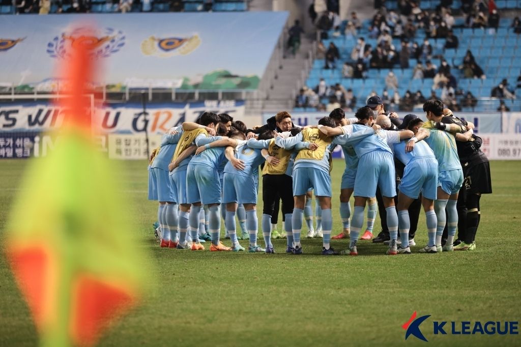 대구 단체 어깨동무