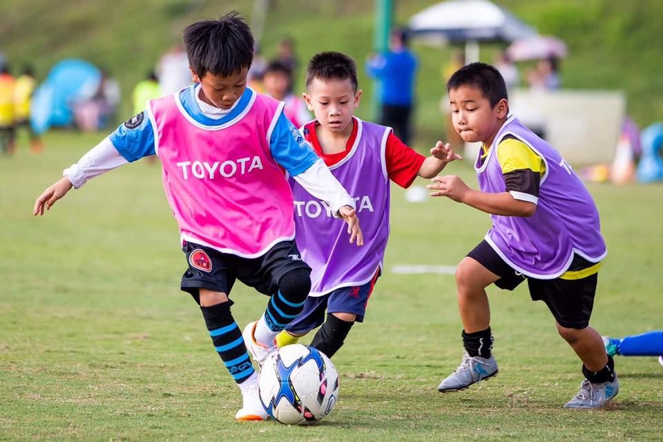 นาโงยา แกรมปัส ฟุตบอลคลินิก