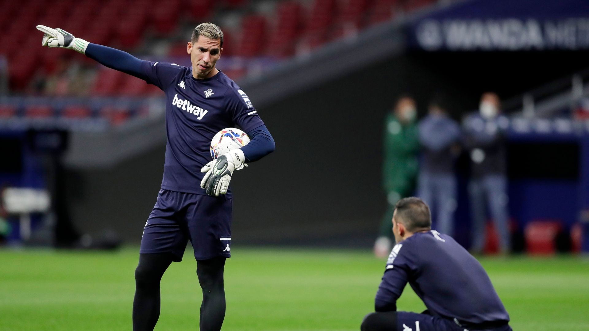 Betis Joel Robles y Claudio Bravo
