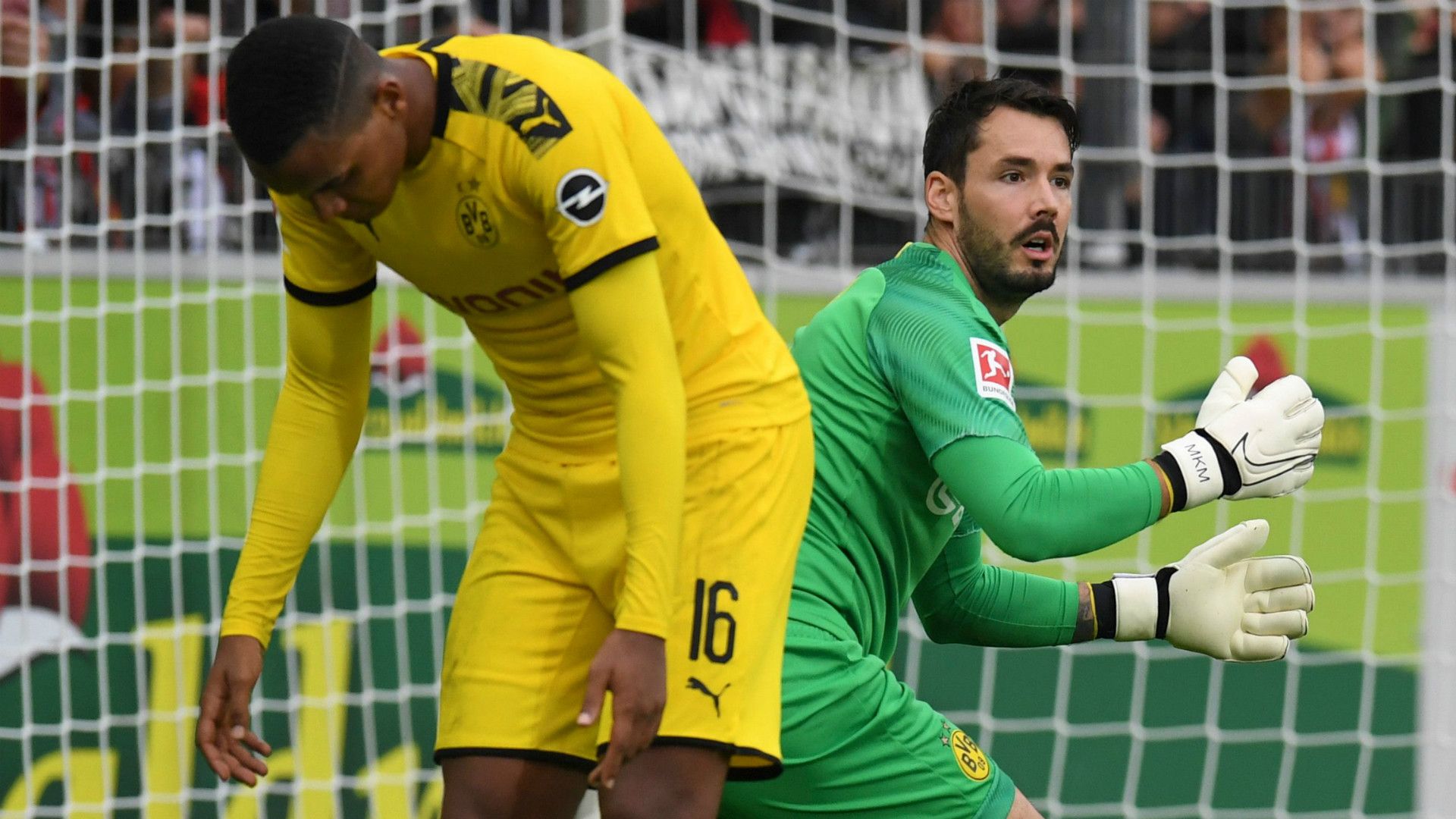 MANUEL AKANJI ROMAN BÜRKI BORUSSIA DORTMUND BUNDESLIGA 05102019