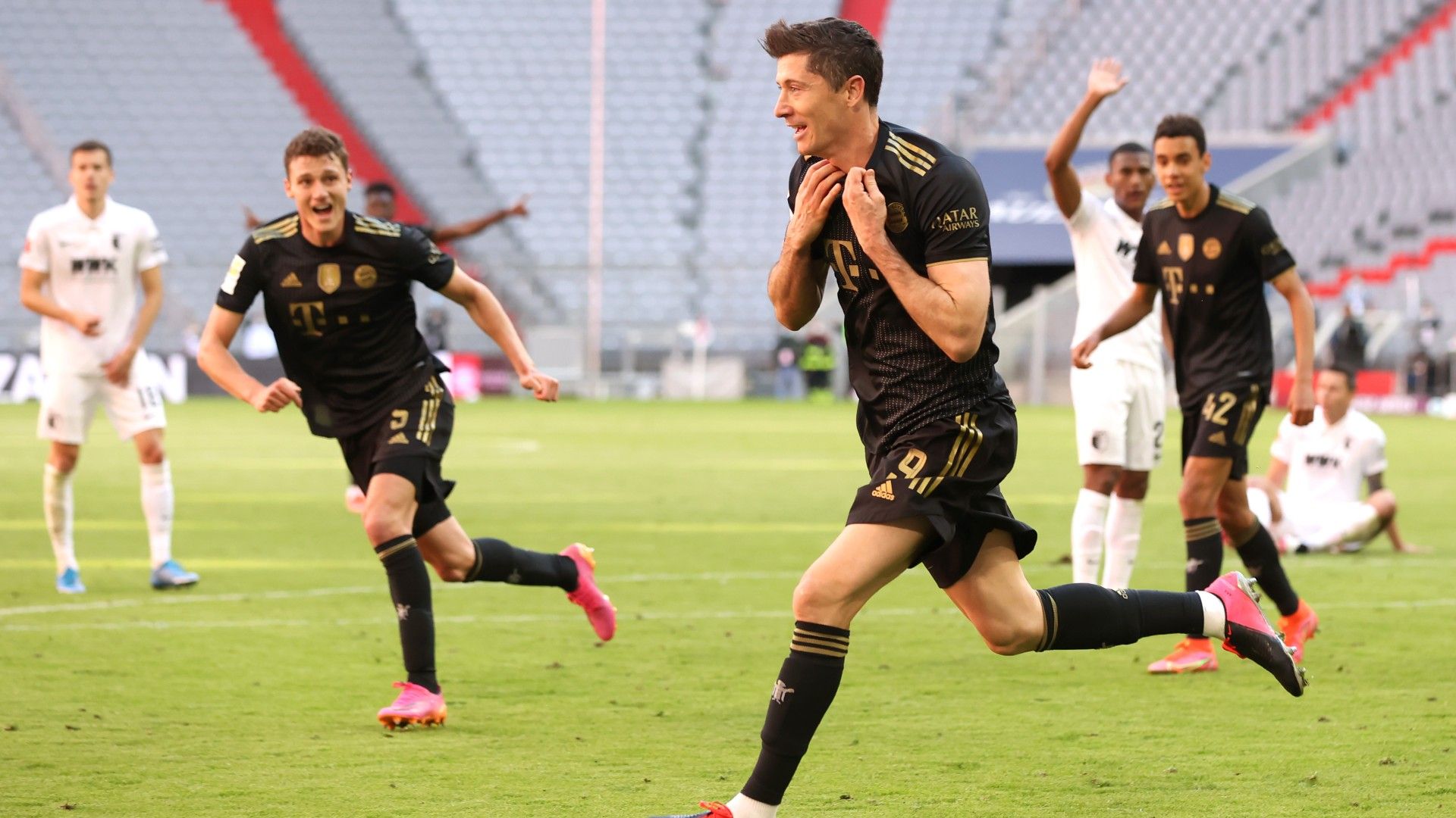 Robert Lewandowski FC Bayern Augsburg Bundesliga 22052021