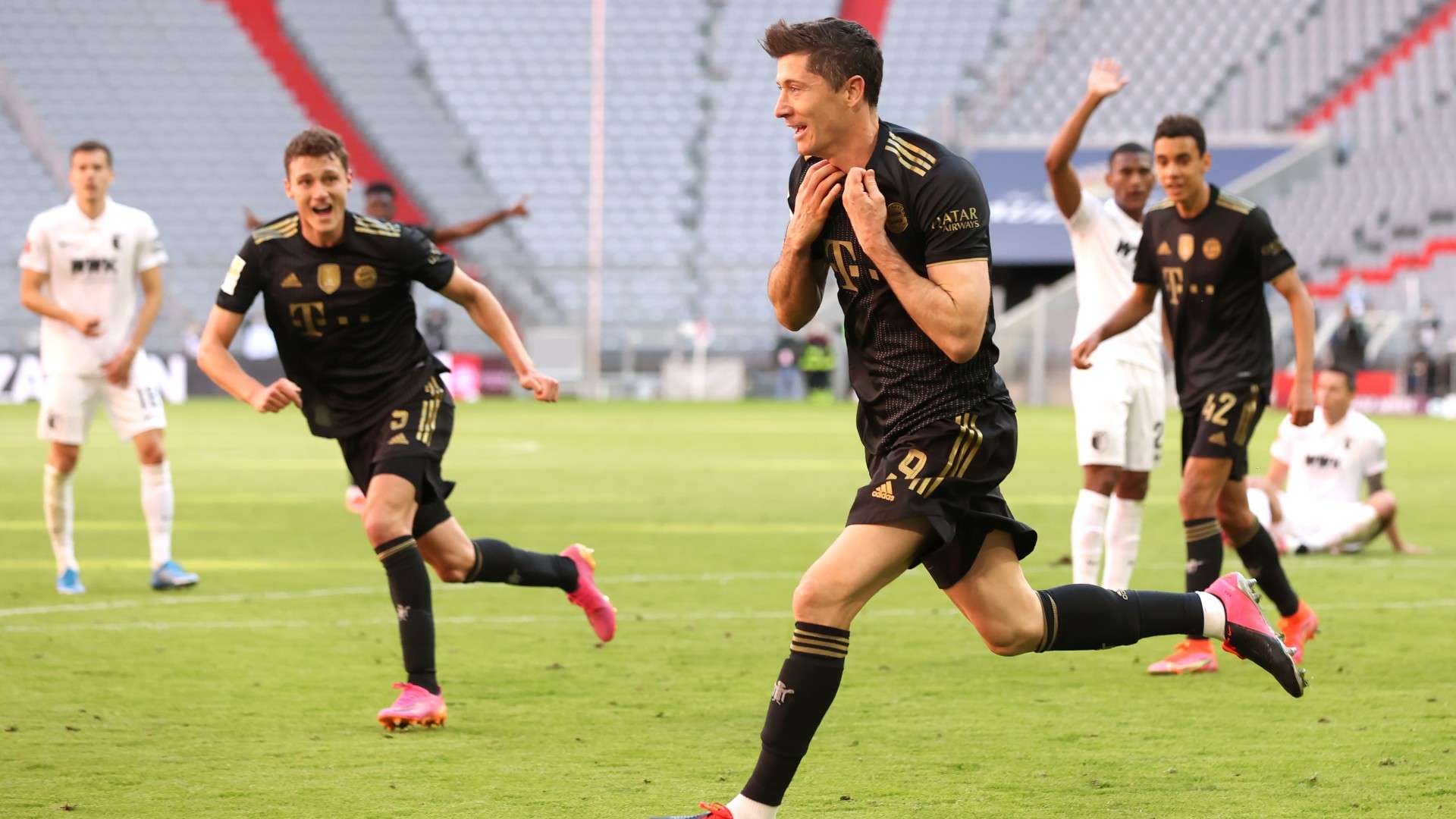 Robert Lewandowski FC Bayern Augsburg Bundesliga 22052021